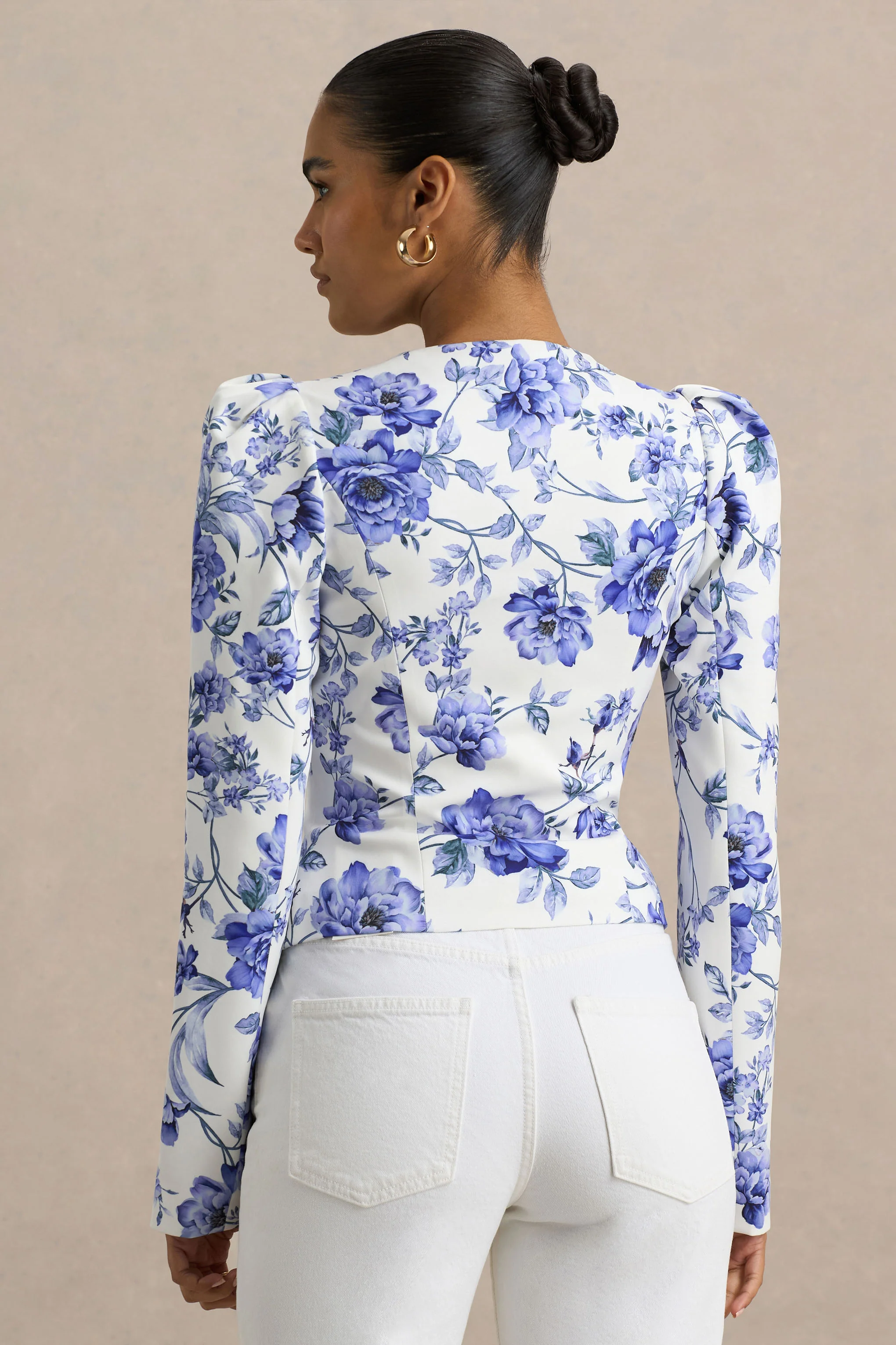 Olympia | Haut ajusté à col cœur et imprimé floral bleu - Image 2