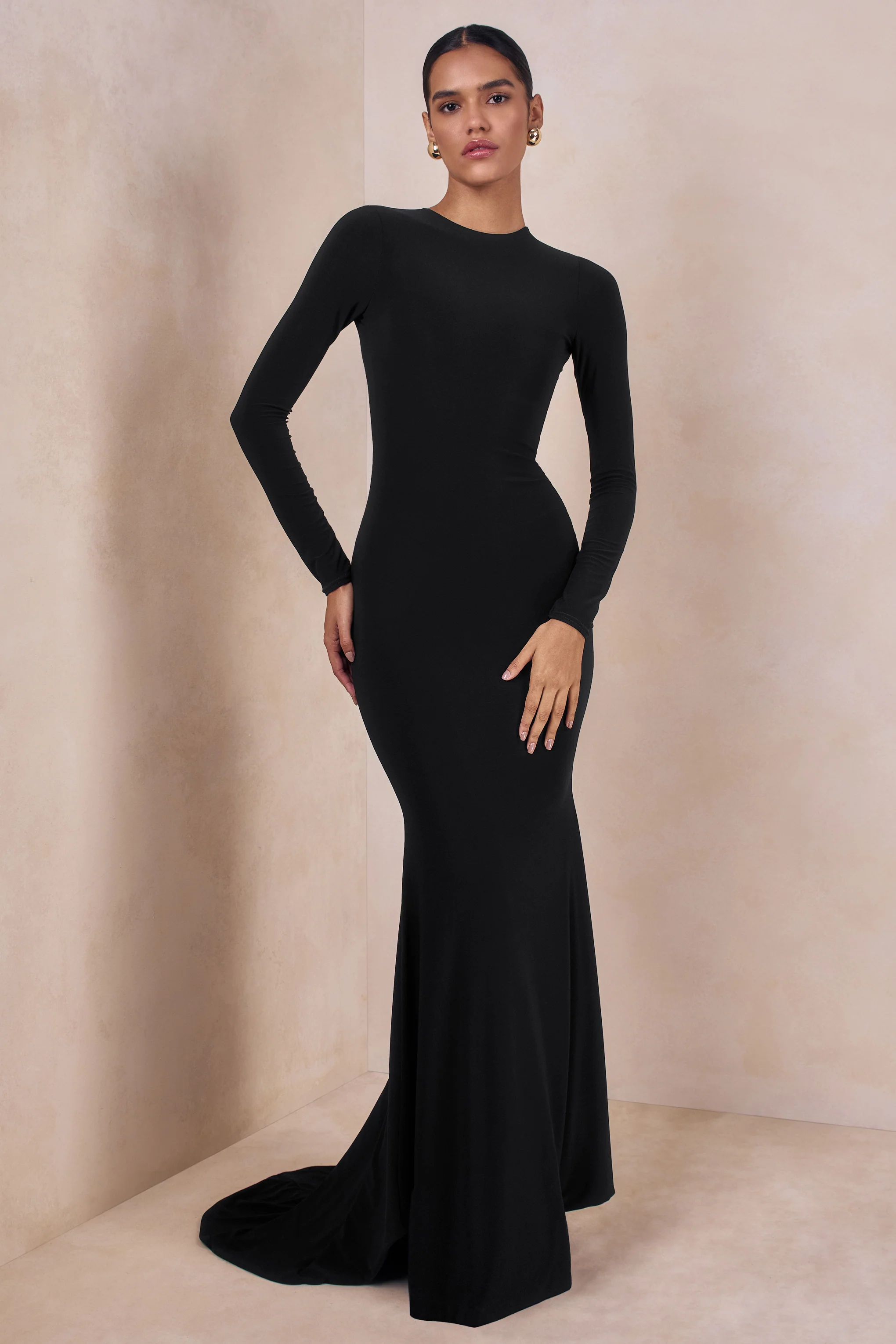 One Step Ahead | Robe longue noire dos nu à manches longues