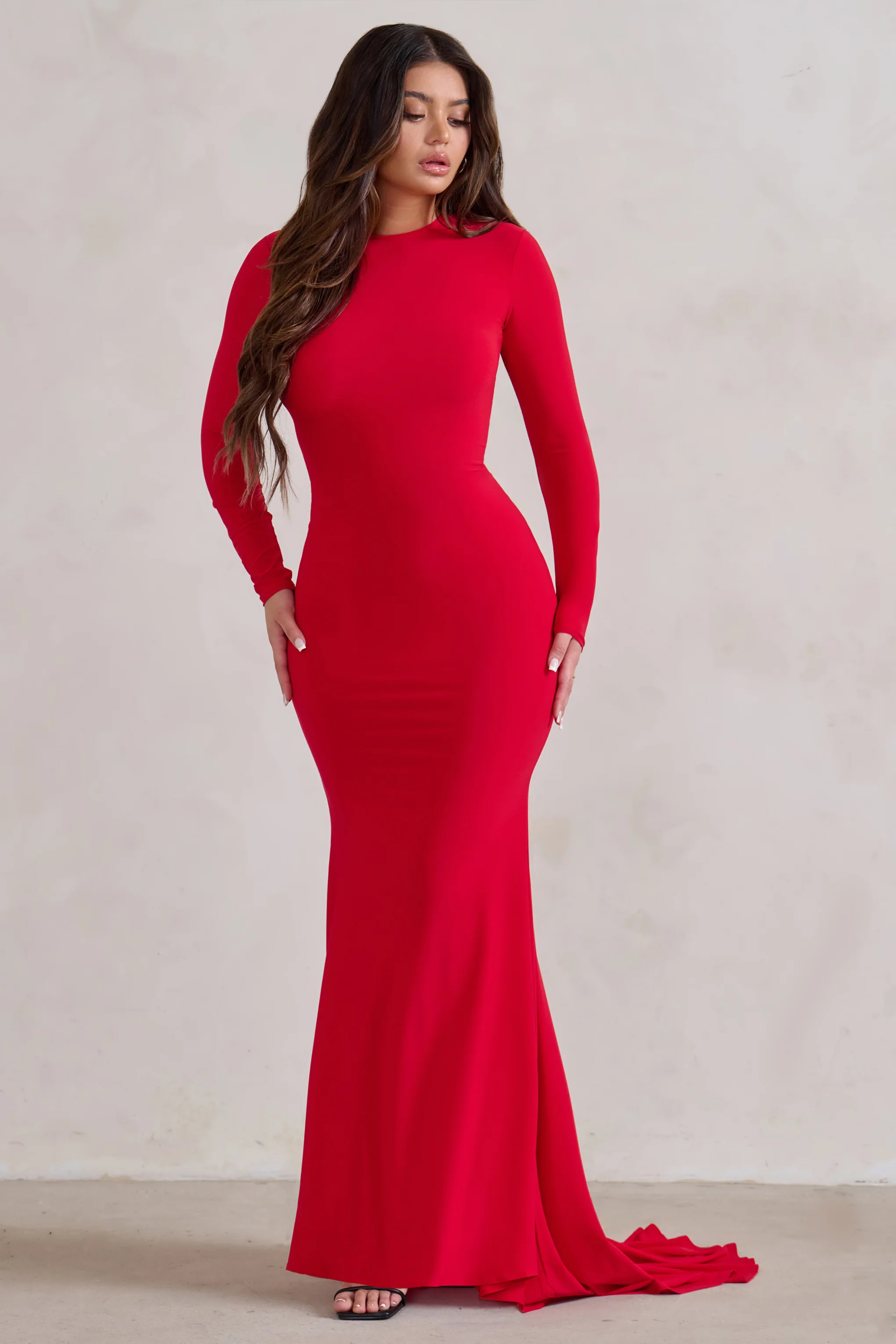 One Step Ahead | Robe longue rouge à manches longues et dos nu