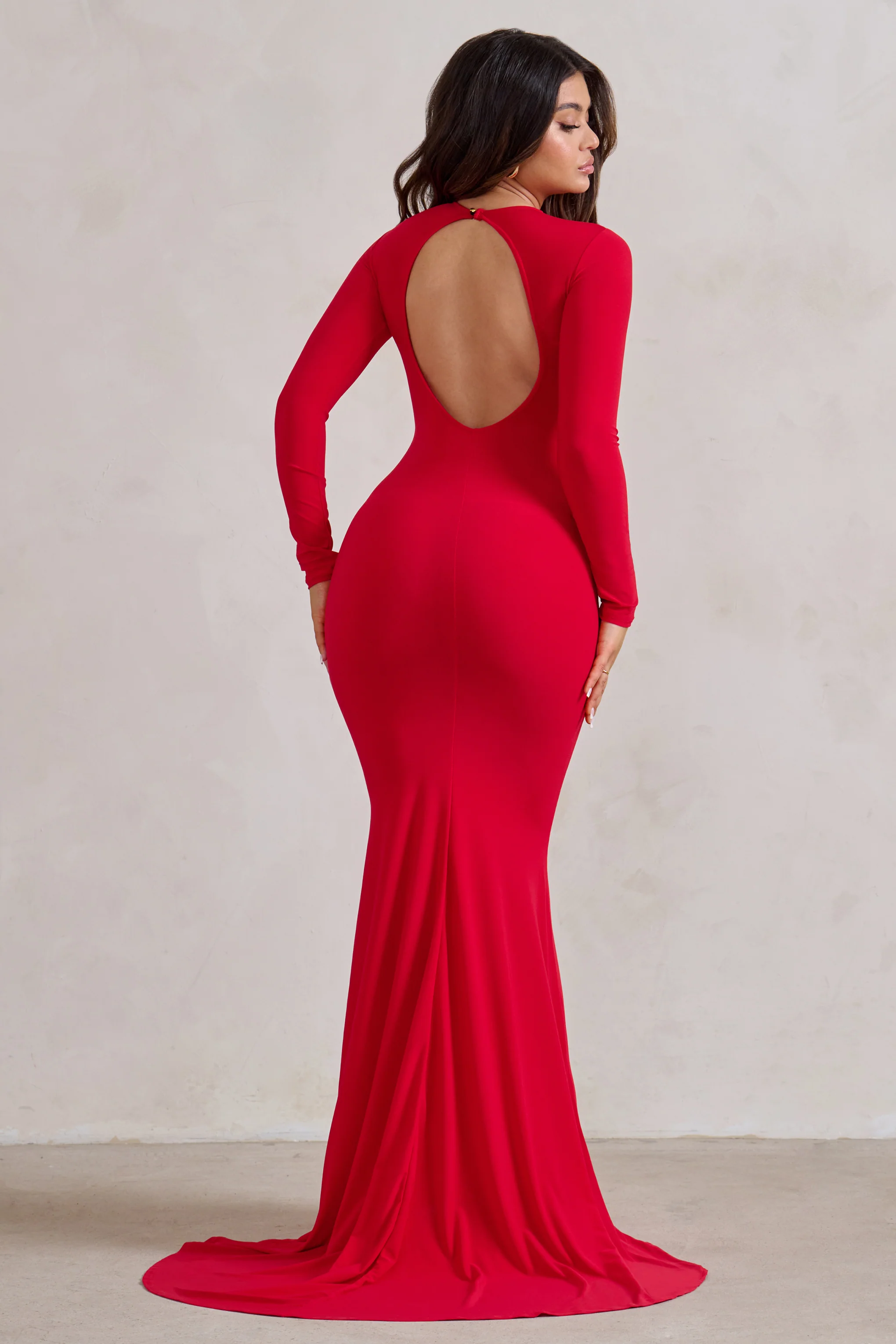 One Step Ahead | Robe longue rouge à manches longues et dos nu - Image 2