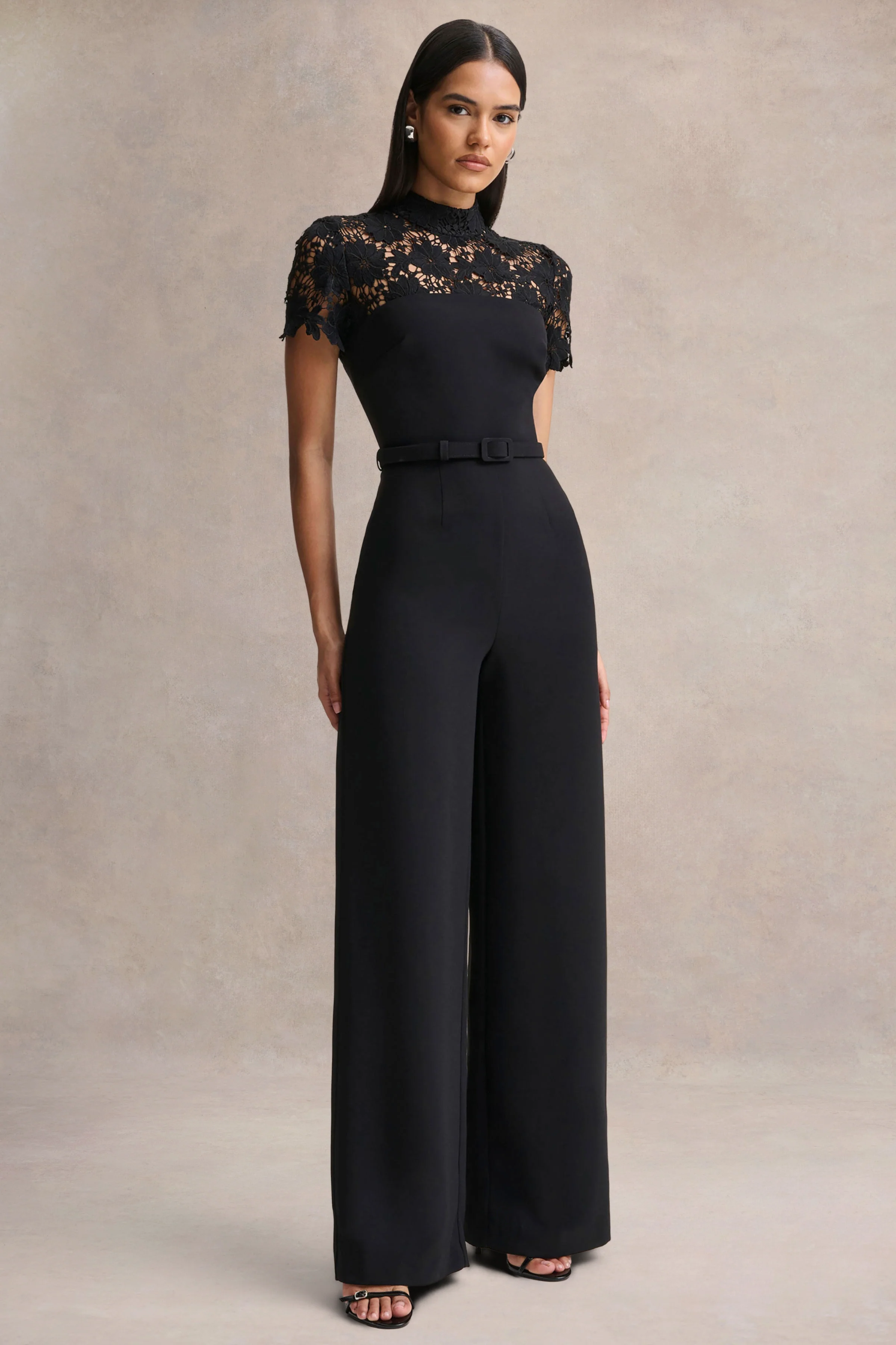 Orlina | Combinaison noire à col haut avec détails en dentelle - Image 4