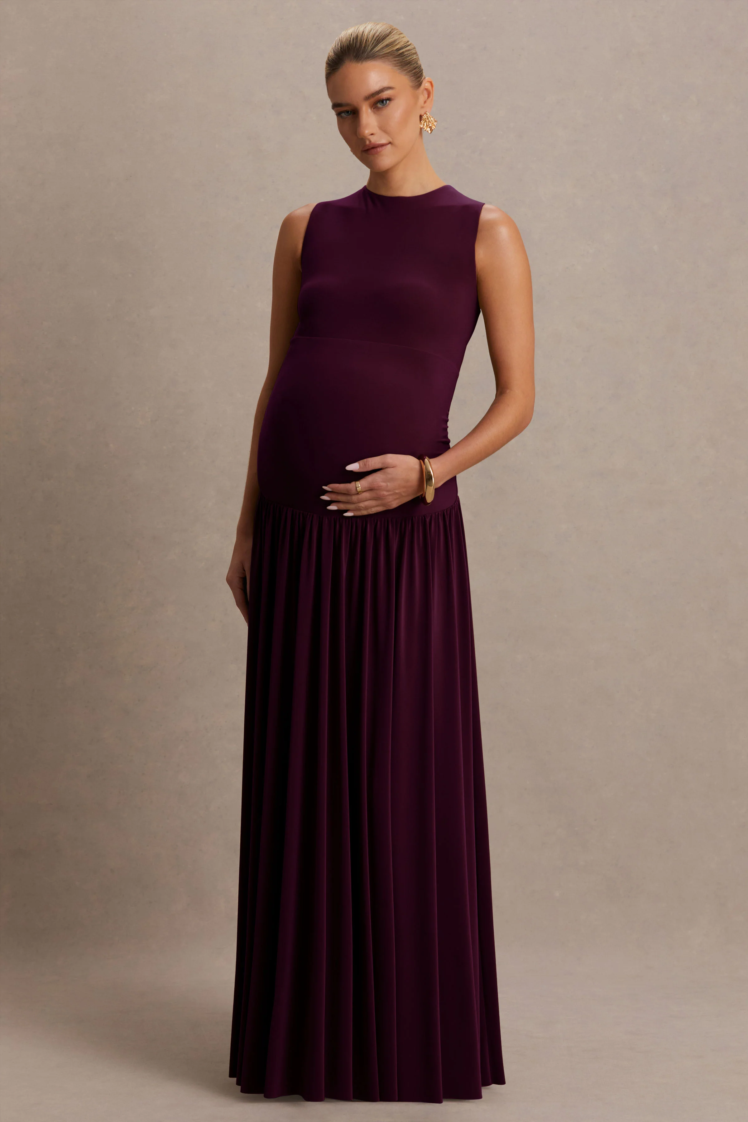 Outline | Robe longue de grossesse bordeaux à col montant avec jupe drapée - Image 5