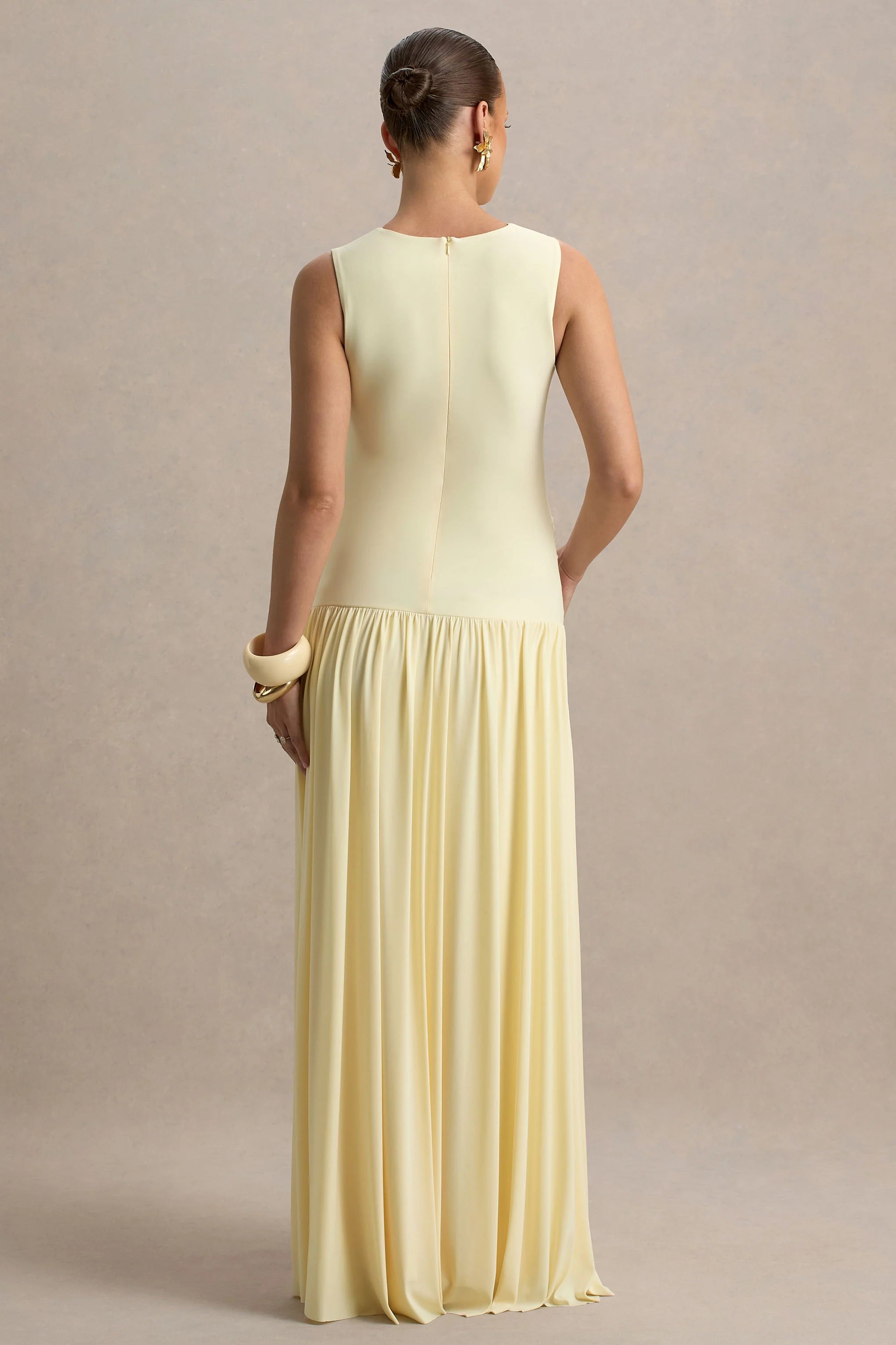 Outline | Robe longue de maternité citron à col rond avec jupe plissée - Image 2