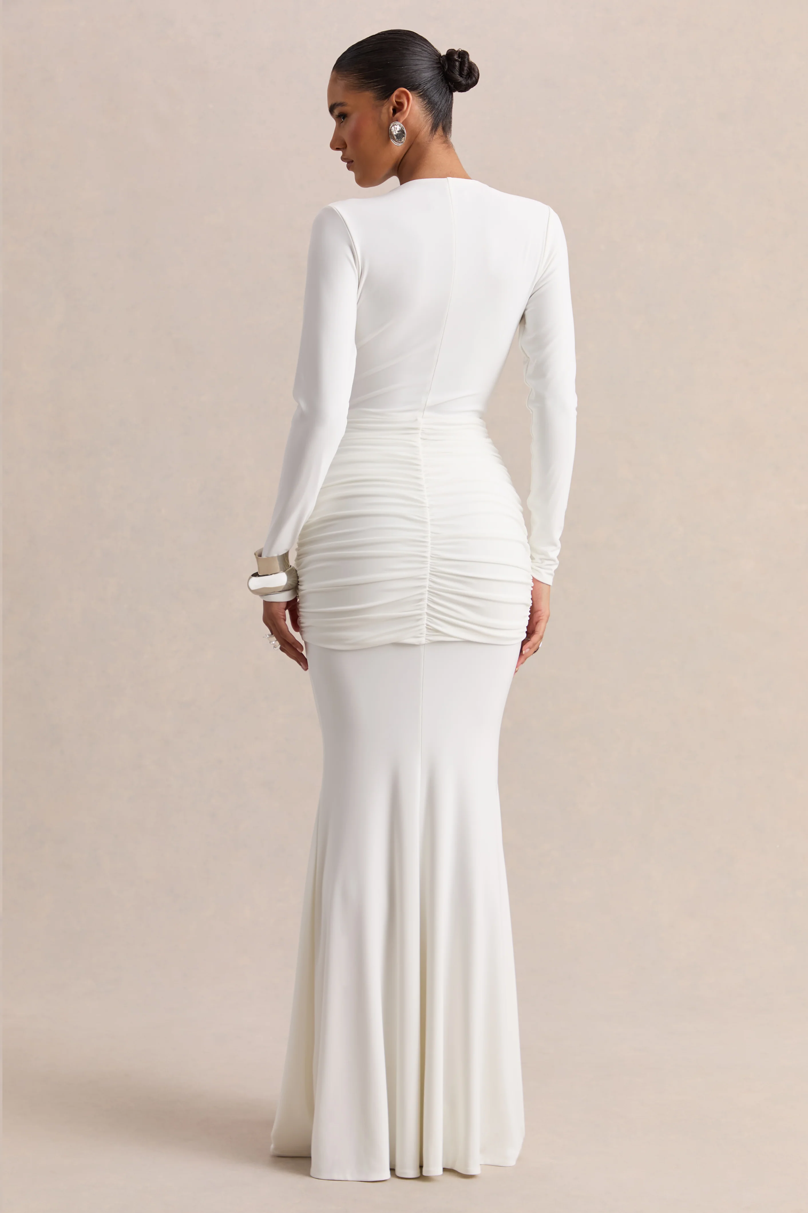 Palerma | Robe longue blanche à décolleté drapé avec détails froncés - Image 2