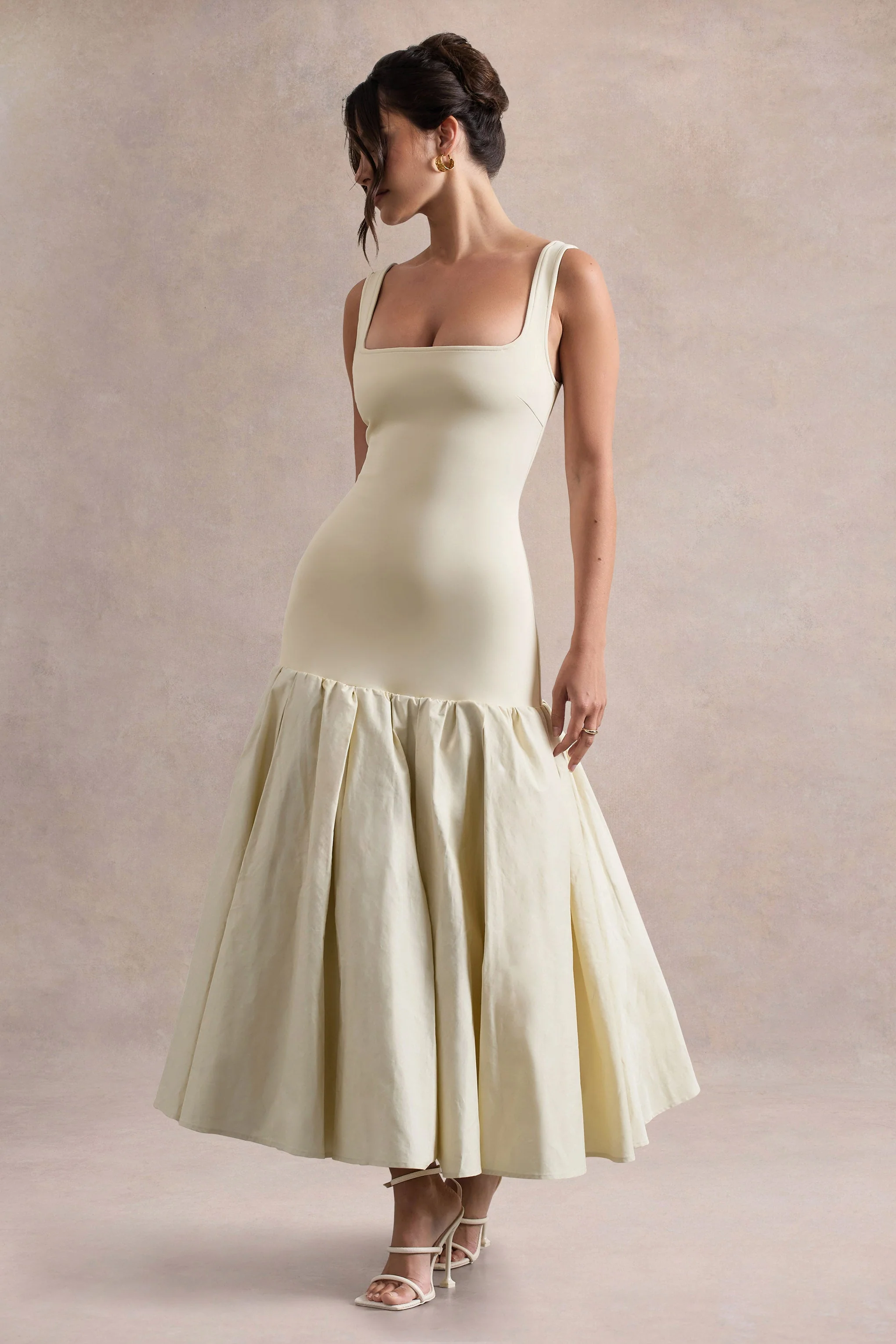 Parida | Robe longue en popeline crème à taille basse avec ourlet péplum - Image 6