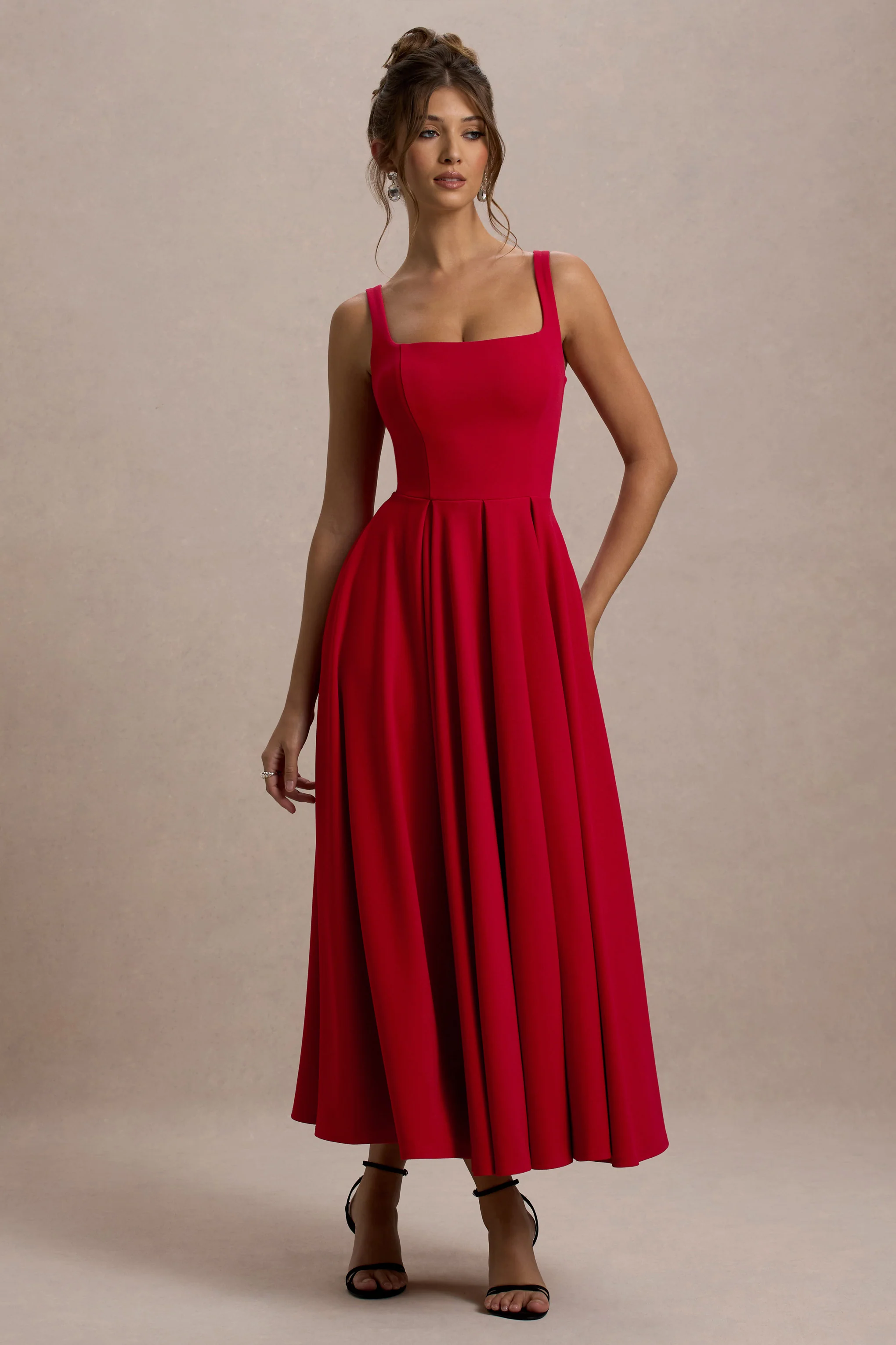 Parina | Robe Mi-Longue Rouge à Bretelles avec Ourlet Volumineux - Image 5
