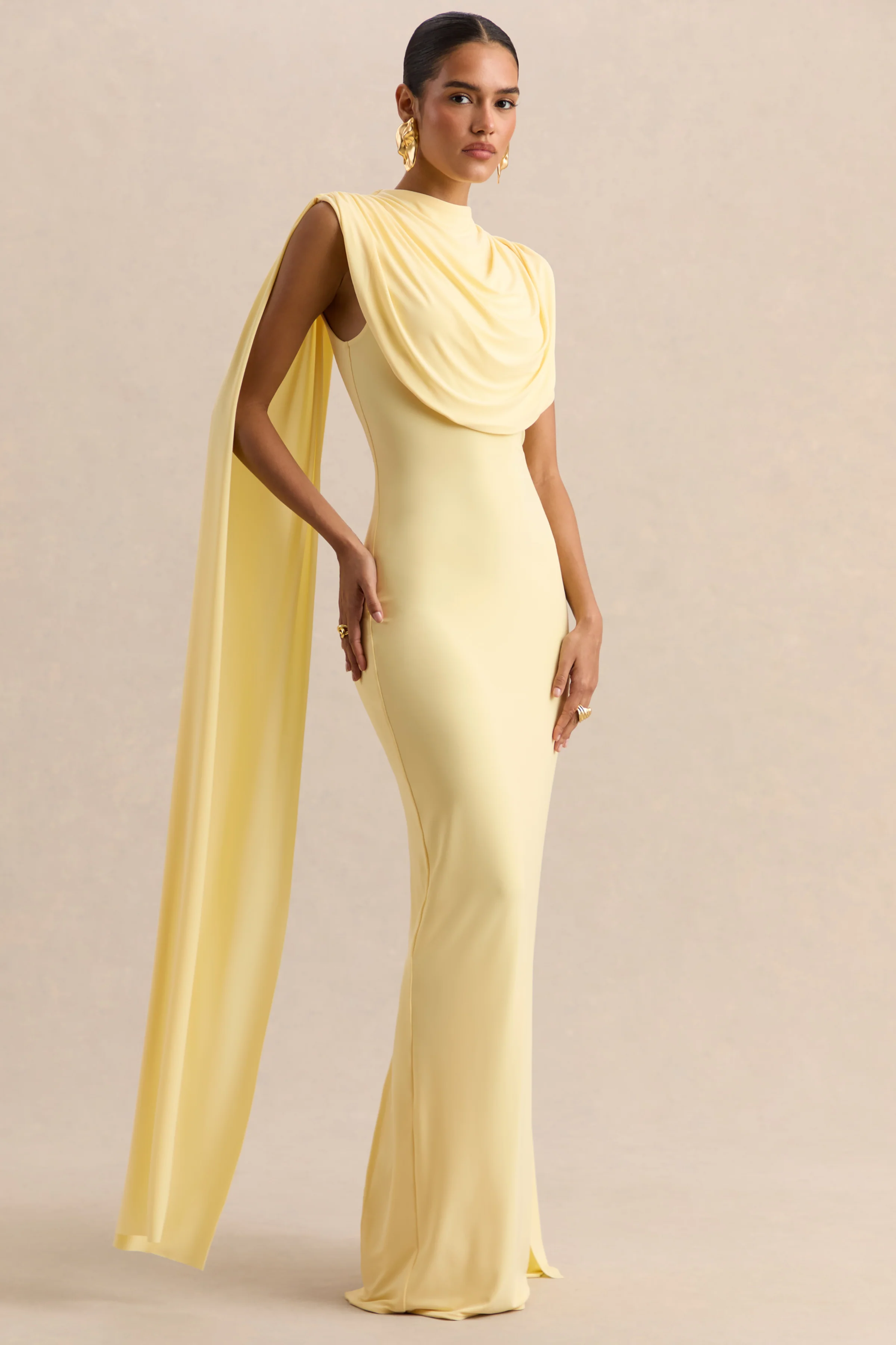 Patrina | Robe longue citron à encolure montante avec détails drapés et manches cape - Image 4