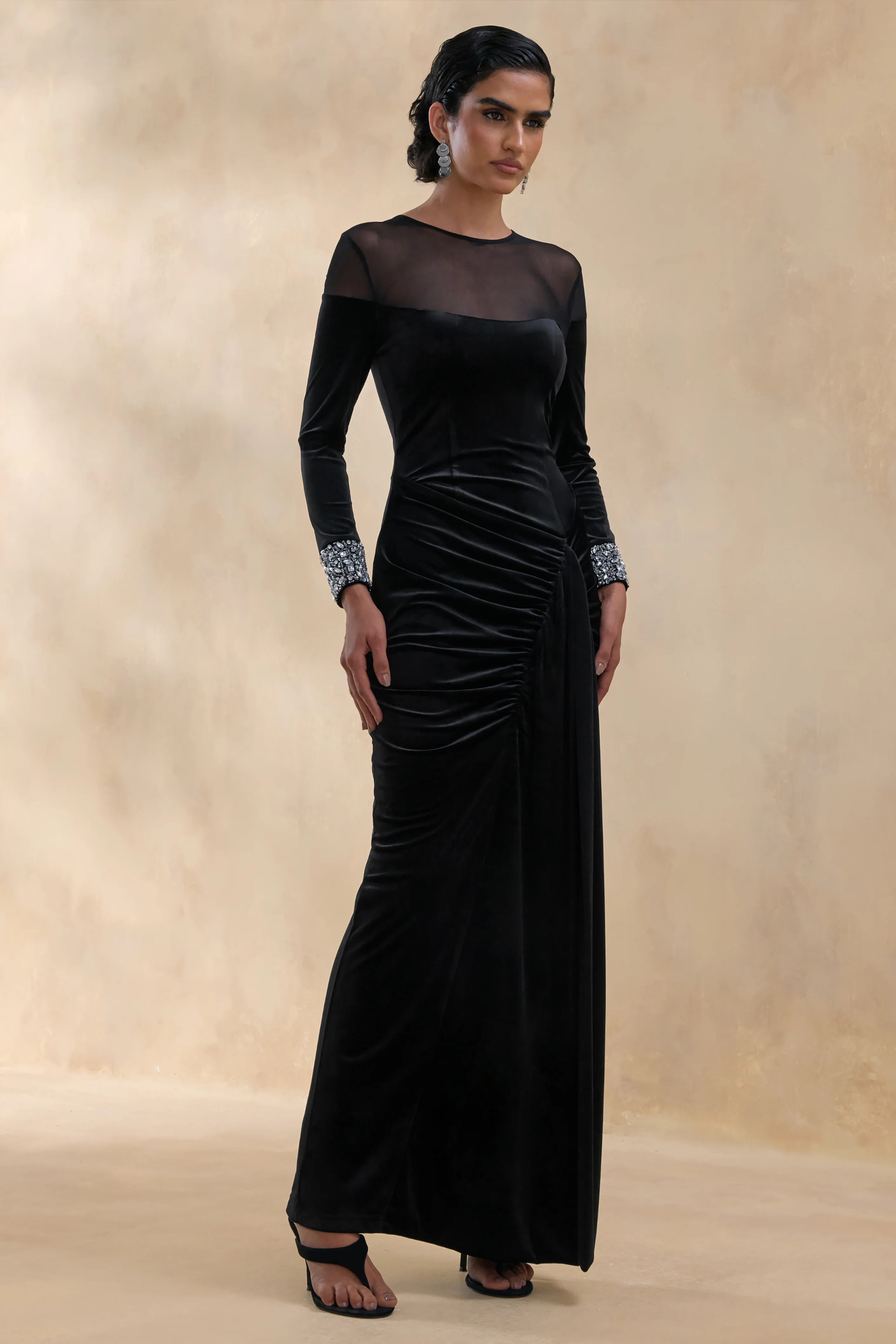 Perrin | Robe longue en velours noir à encolure ras-du-cou avec poignets ornés - Image 5