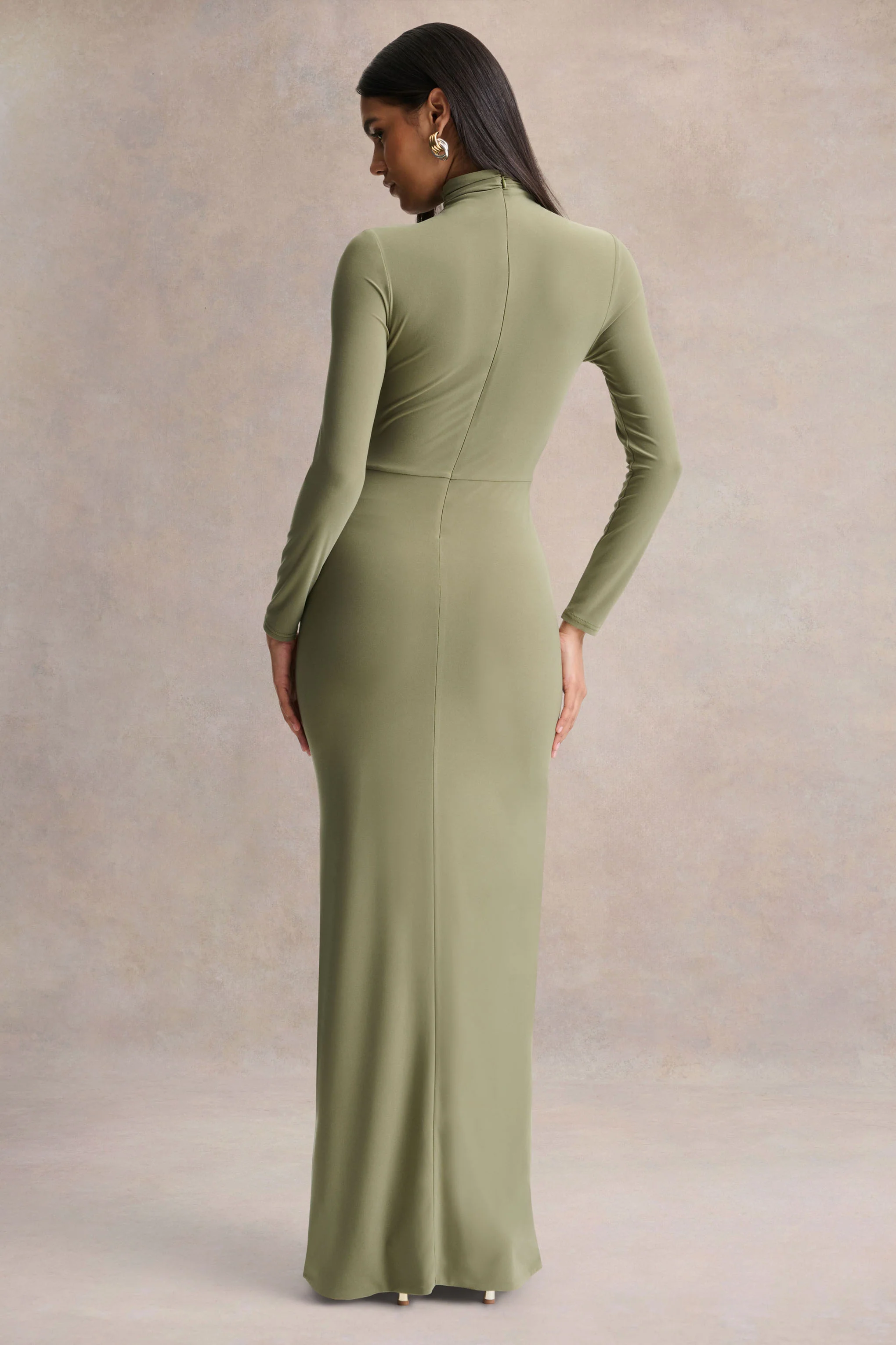 Persis | Robe longue olive à col montant avec détails froncés - Image 2