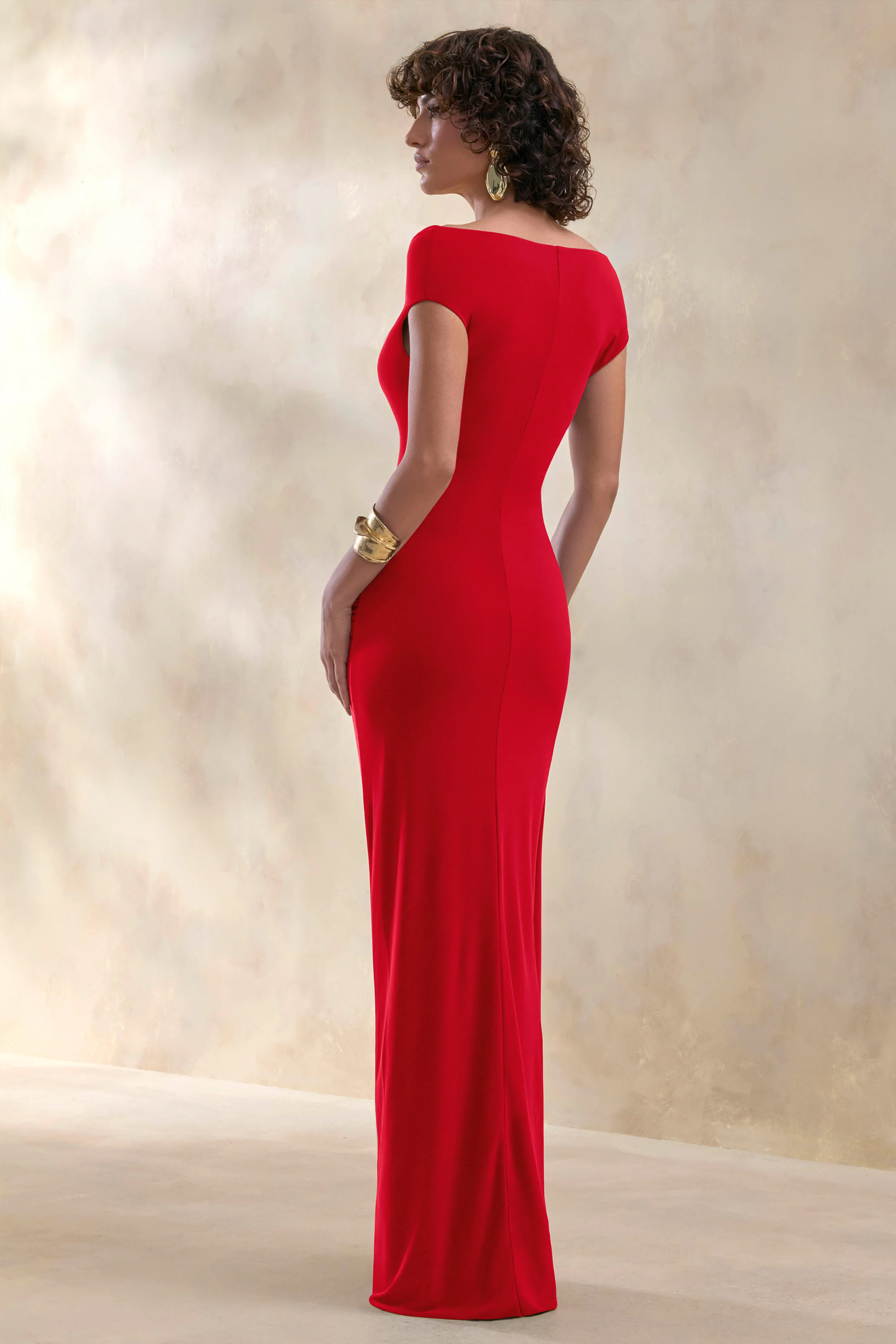 Petronia | Robe longue rouge à décolleté en V avec détail cache-cœur - Image 2