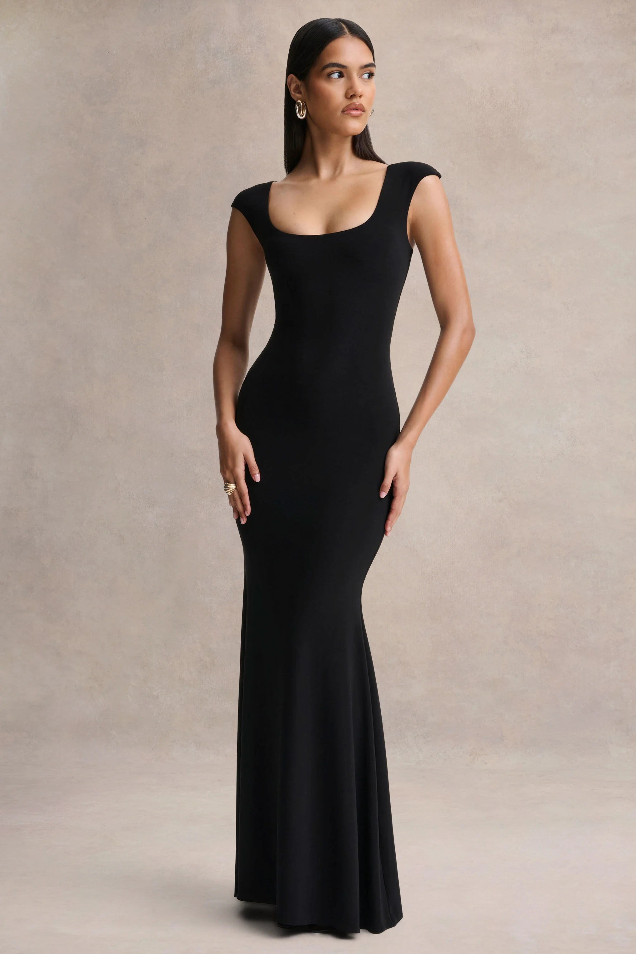 Piper | Robe longue noire à encolure carrée et manches courtes