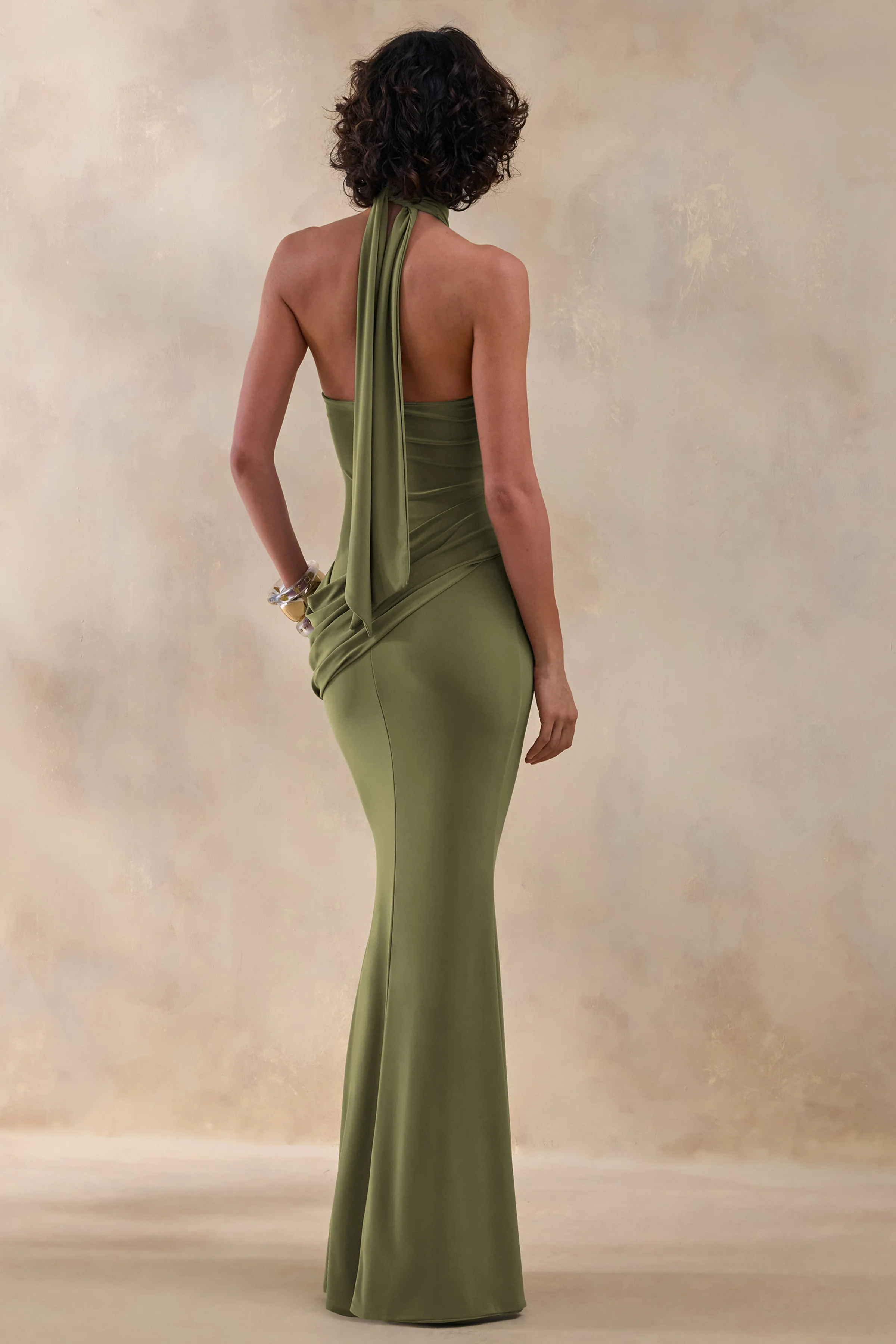 Polina | Robe longue olive à encolure haute avec drapé et détail doré - Image 2