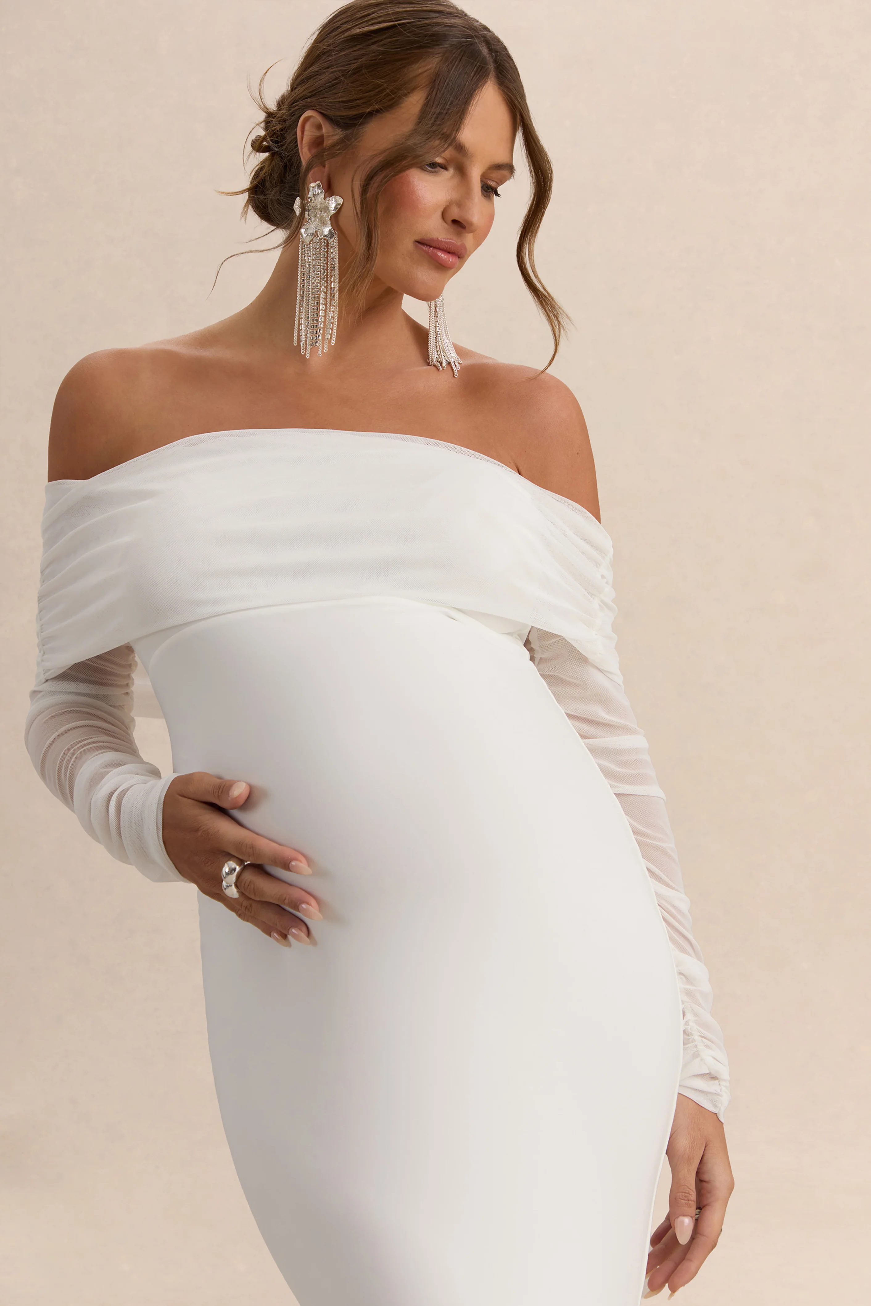 Pretty Perfect | Robe de maternité blanche longue bardot en tulle froncé - Image 3