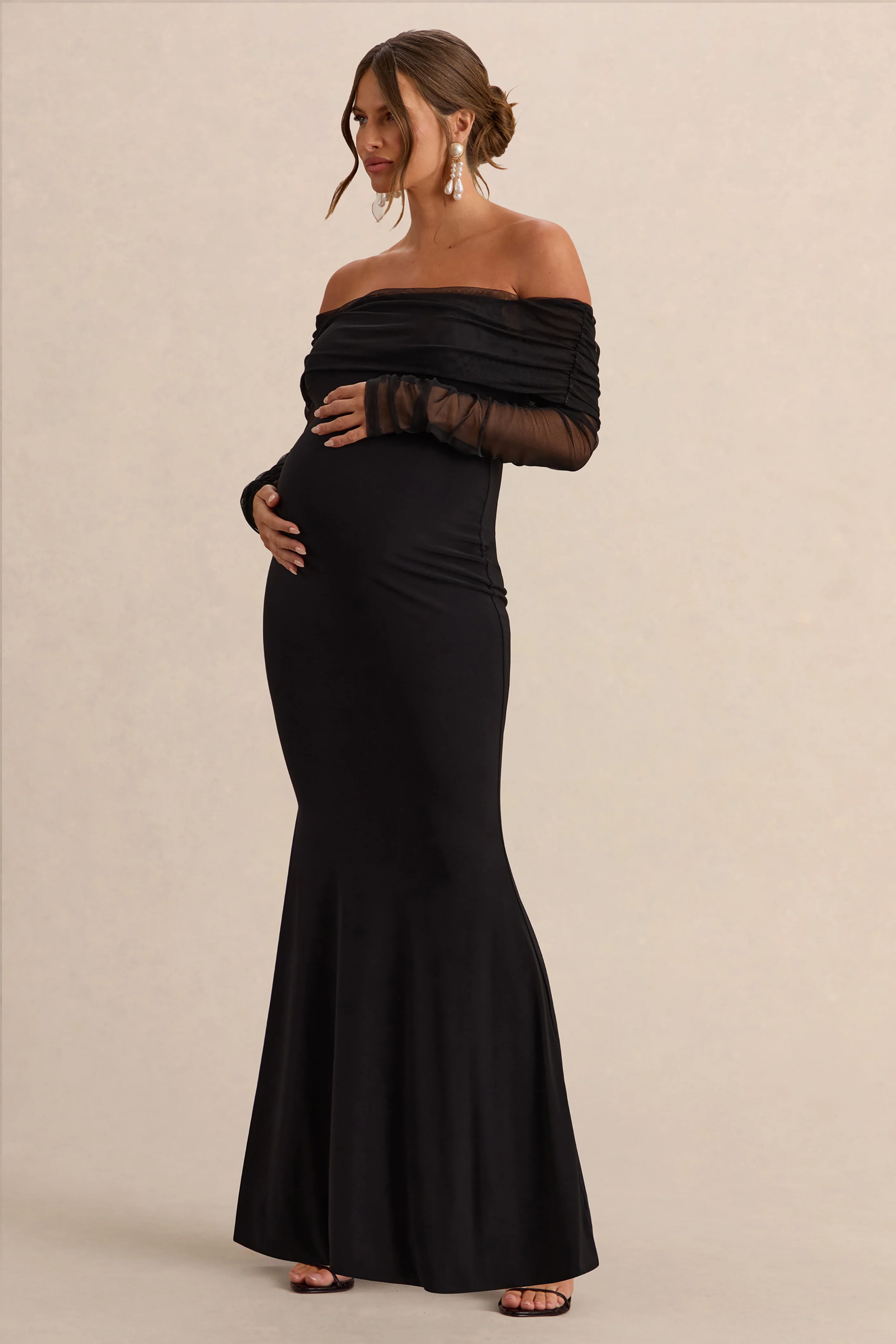 Pretty Perfect | Robe de maternité longue noire à décolleté bardot - Image 4