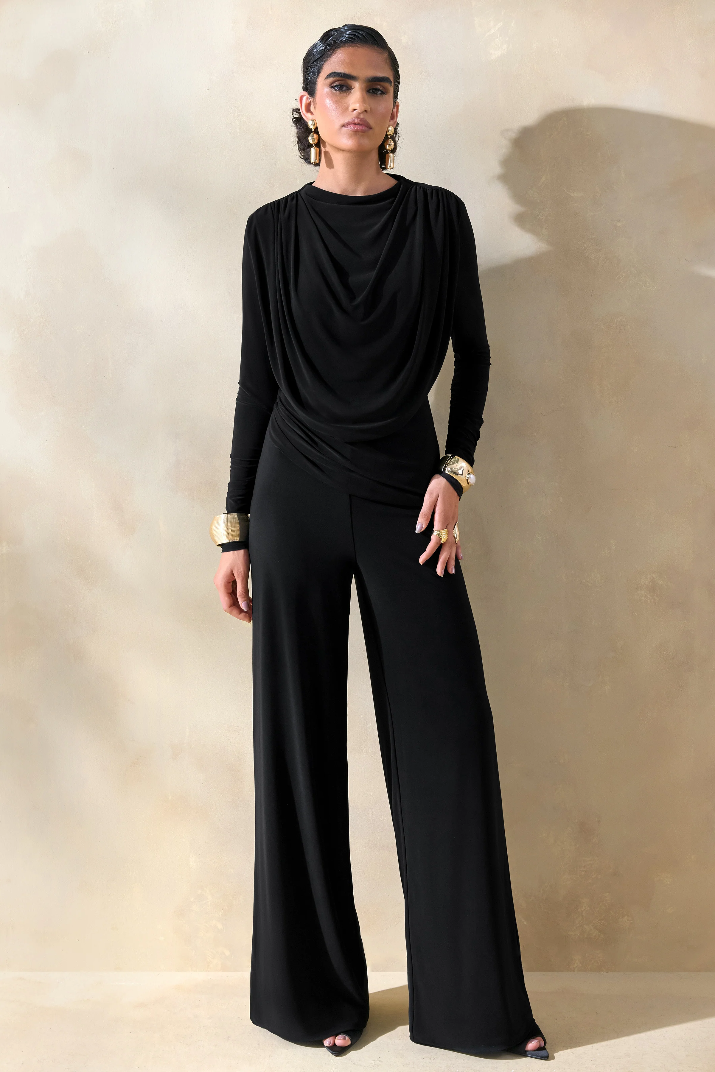 Raniella | Haut noir à encolure haute avec détails froncés et drapés - Image 5
