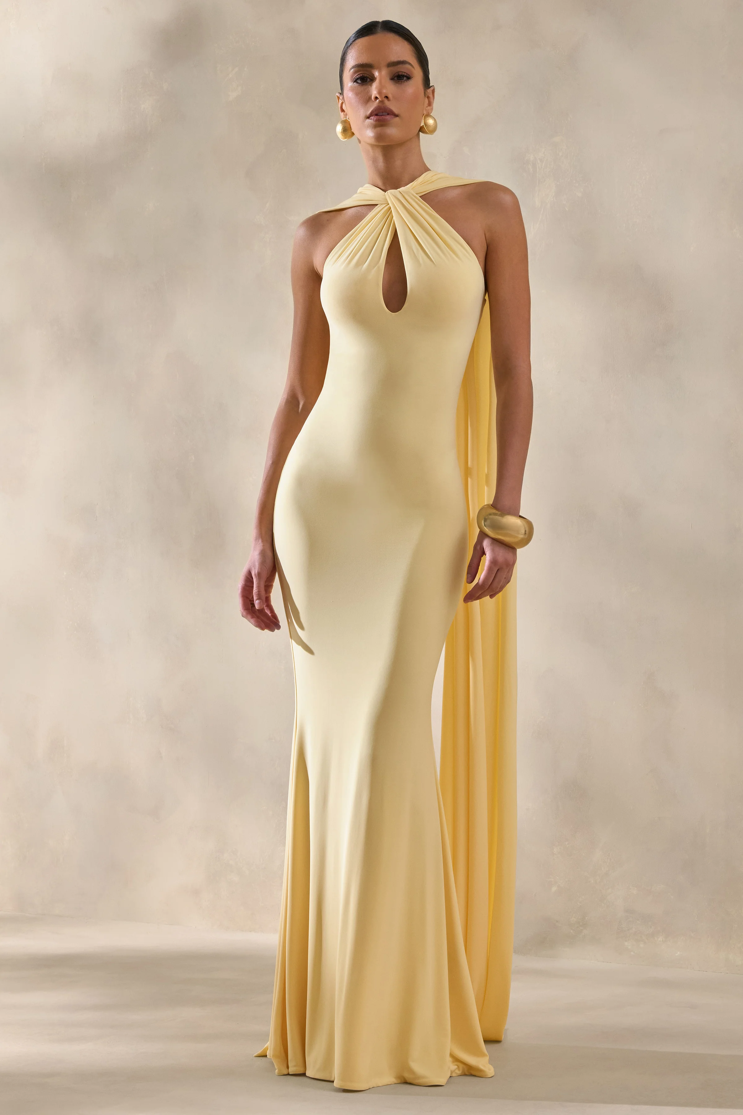 Rhoda | Robe longue citron à encolure dos-nu torsadée avec cape - Image 4