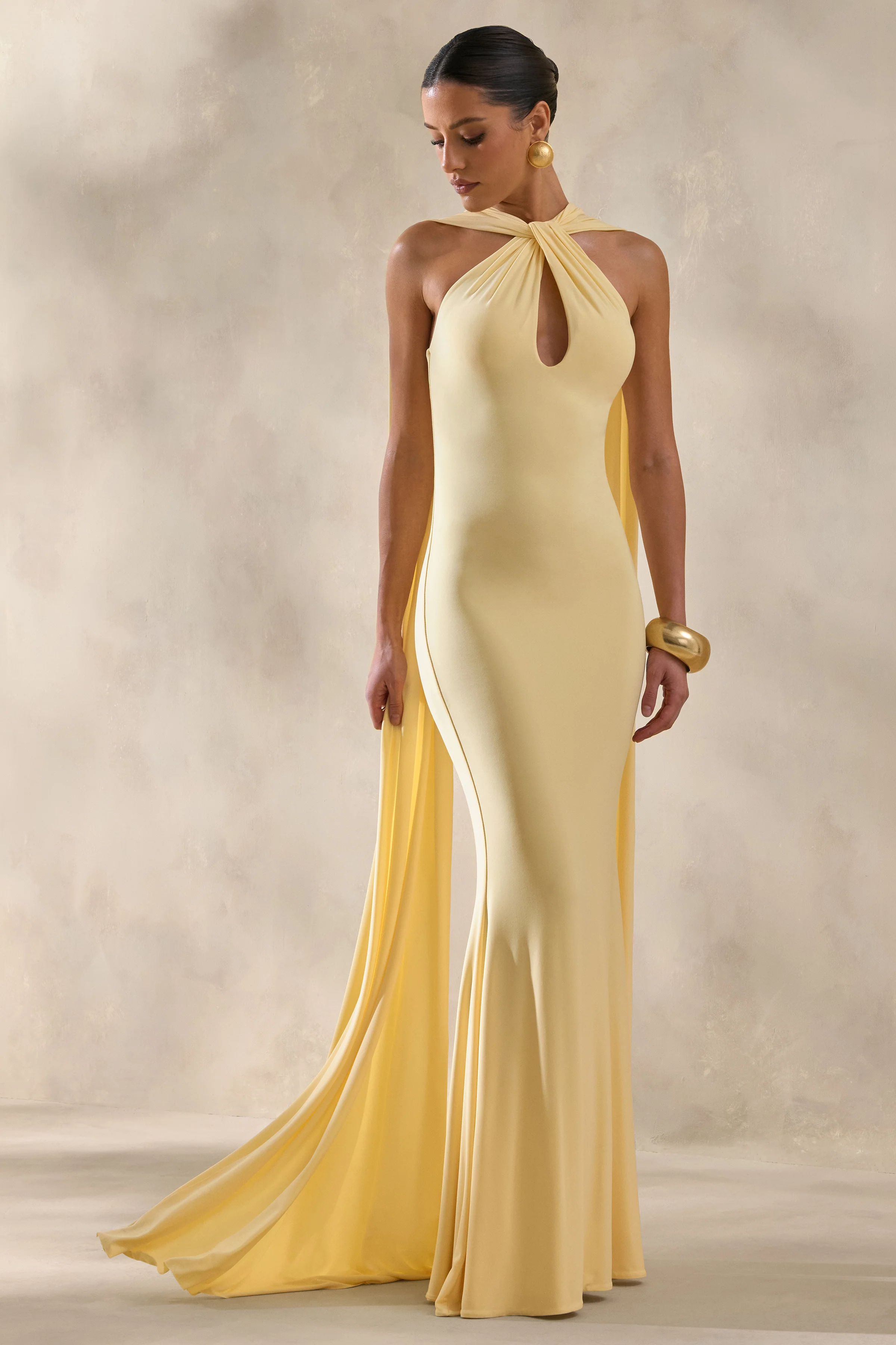 Rhoda | Robe longue citron à encolure dos-nu torsadée avec cape - Image 5