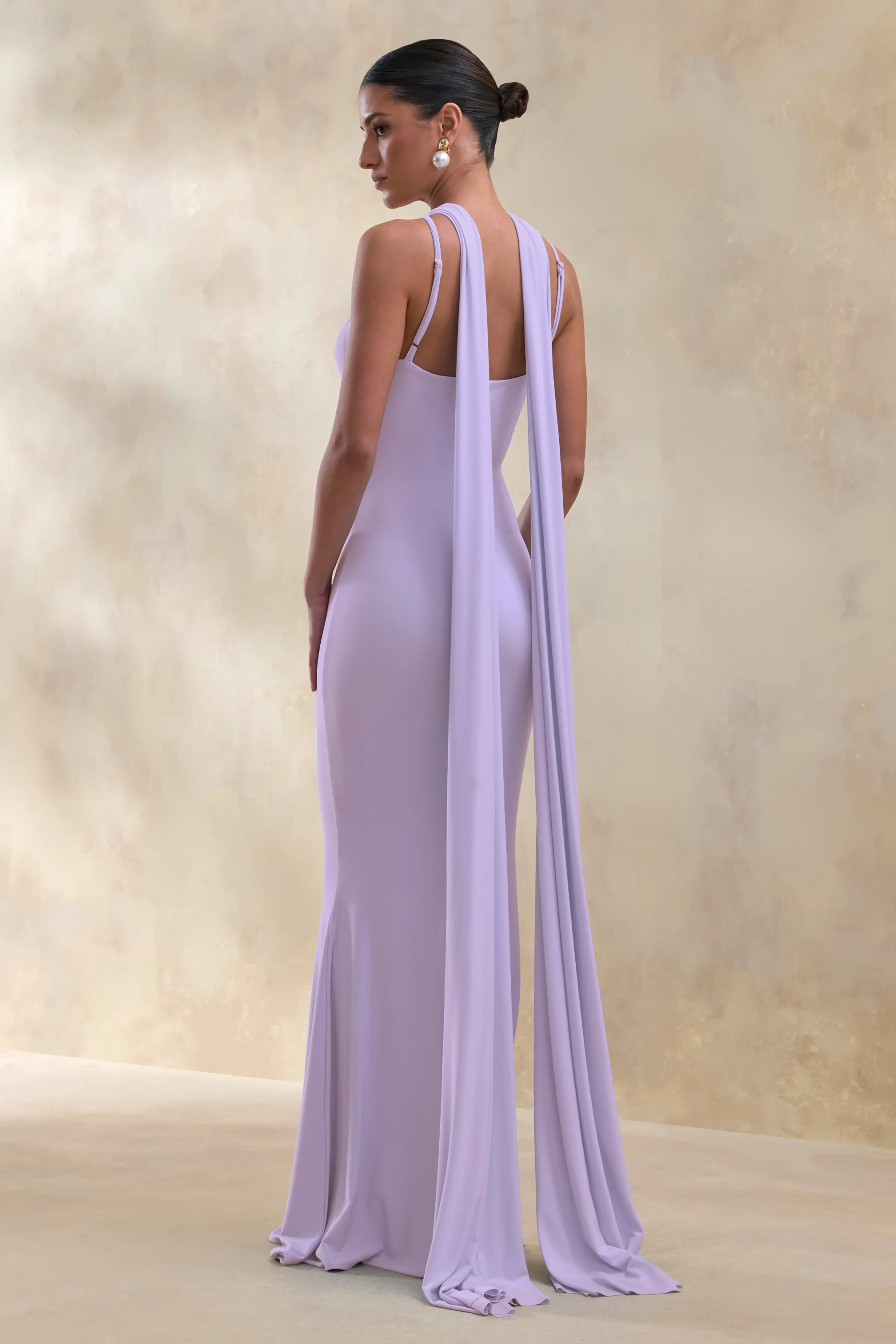 Rhoda | Robe longue lilas à encolure dos-nu torsadée avec cape - Image 2