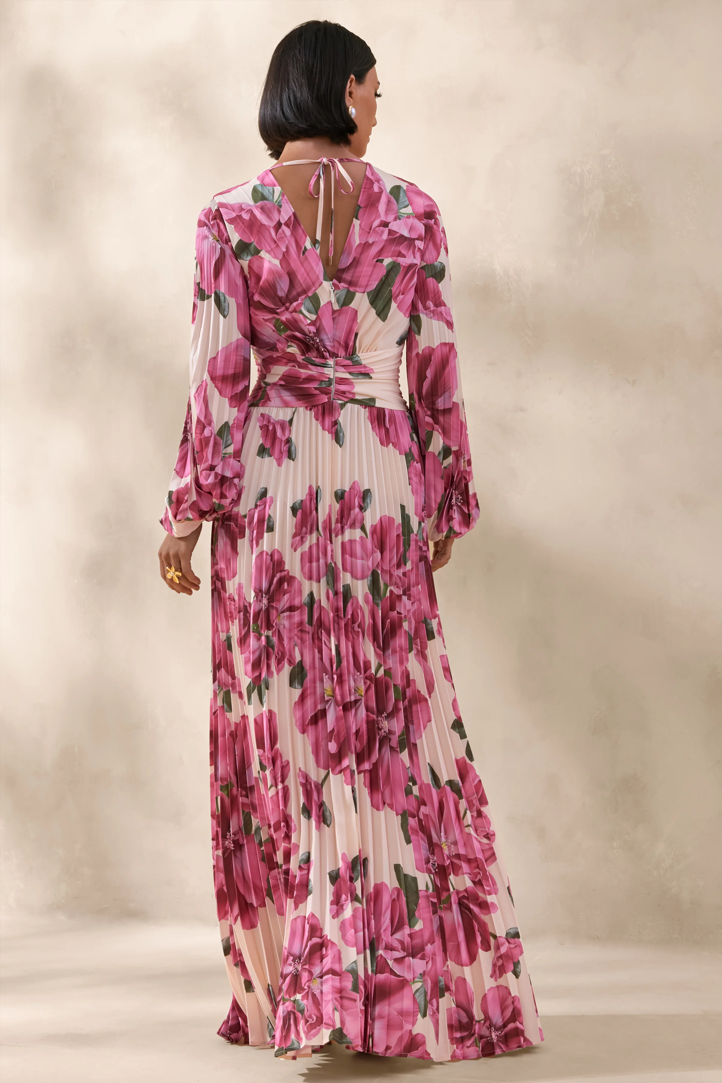 Rionna | Robe longue à imprimé hibiscus rose à encolure haute avec découpes - Image 3