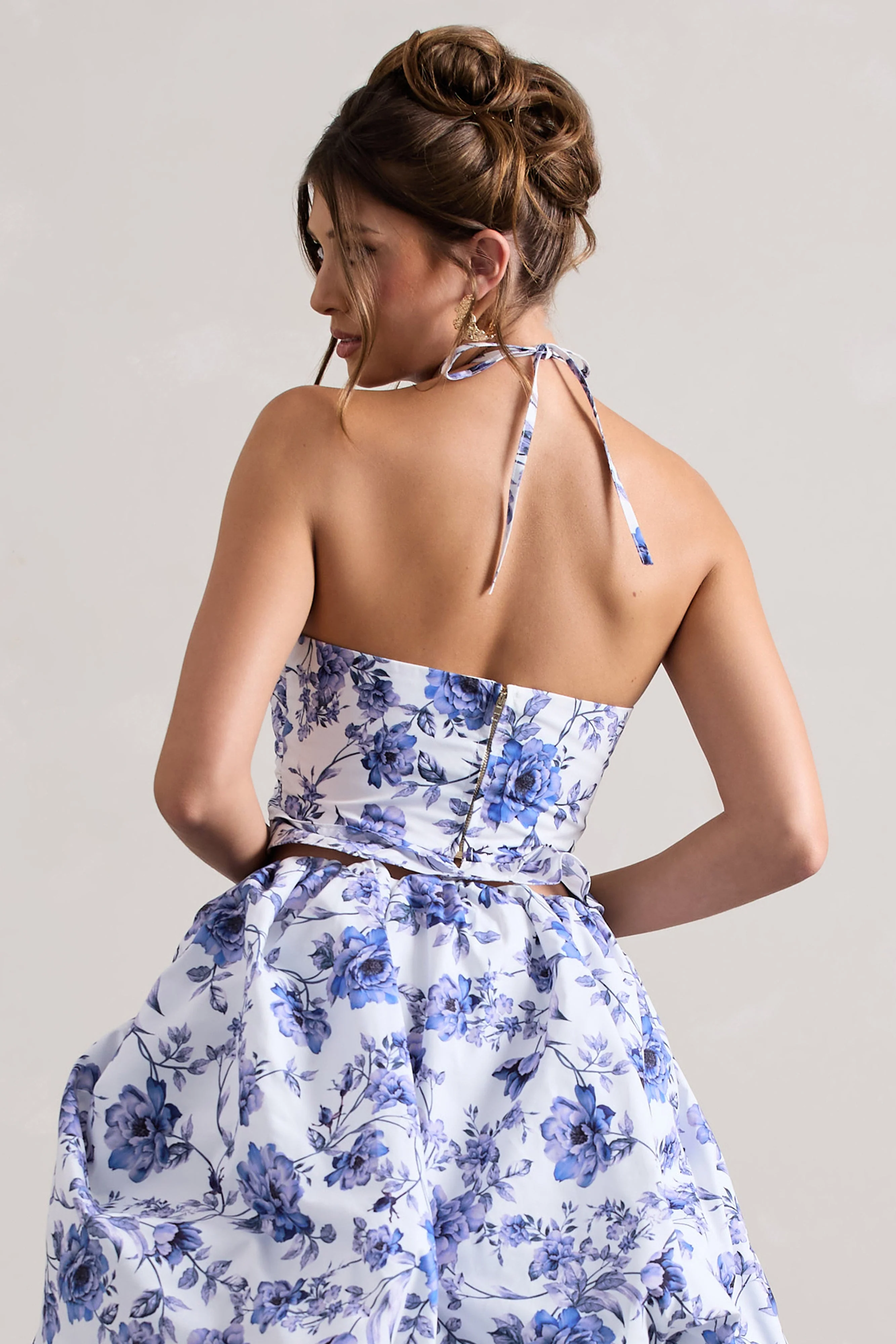 Roam | Crop top à volants imprimé floral avec décolleté en V et licou - Image 2