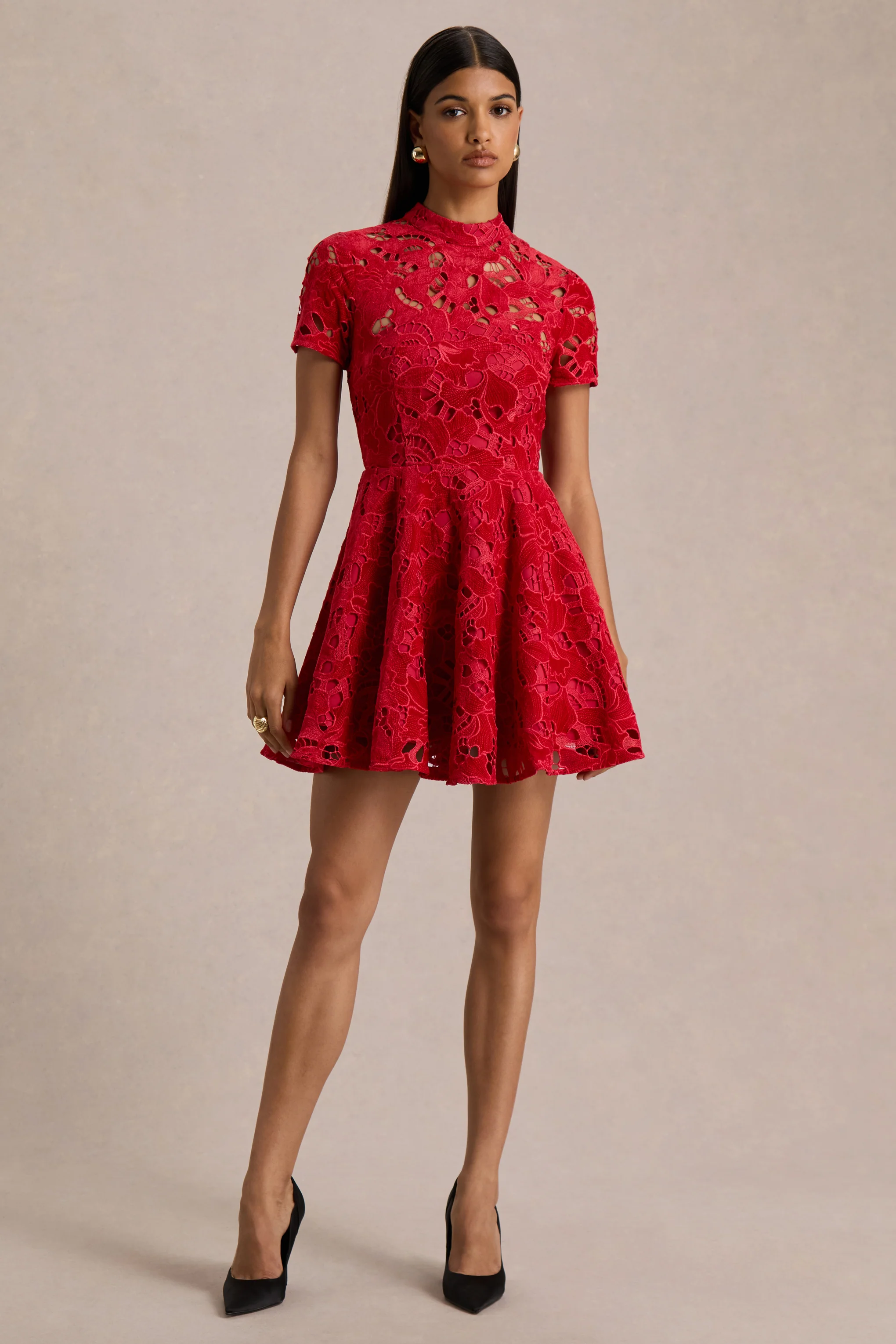 Roam | Mini-robe en dentelle rouge à col montant