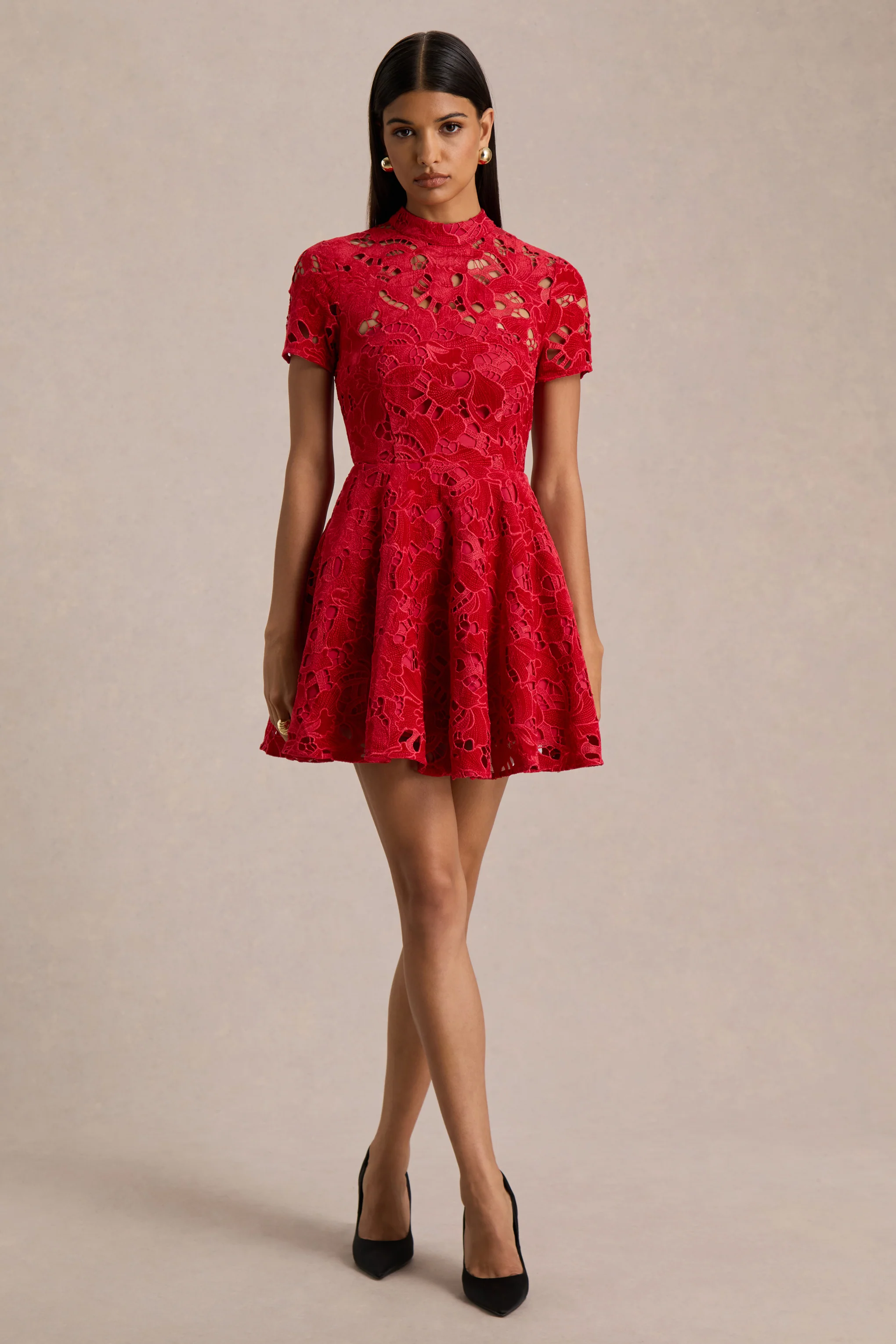 Roam | Mini-robe en dentelle rouge à col montant - Image 4