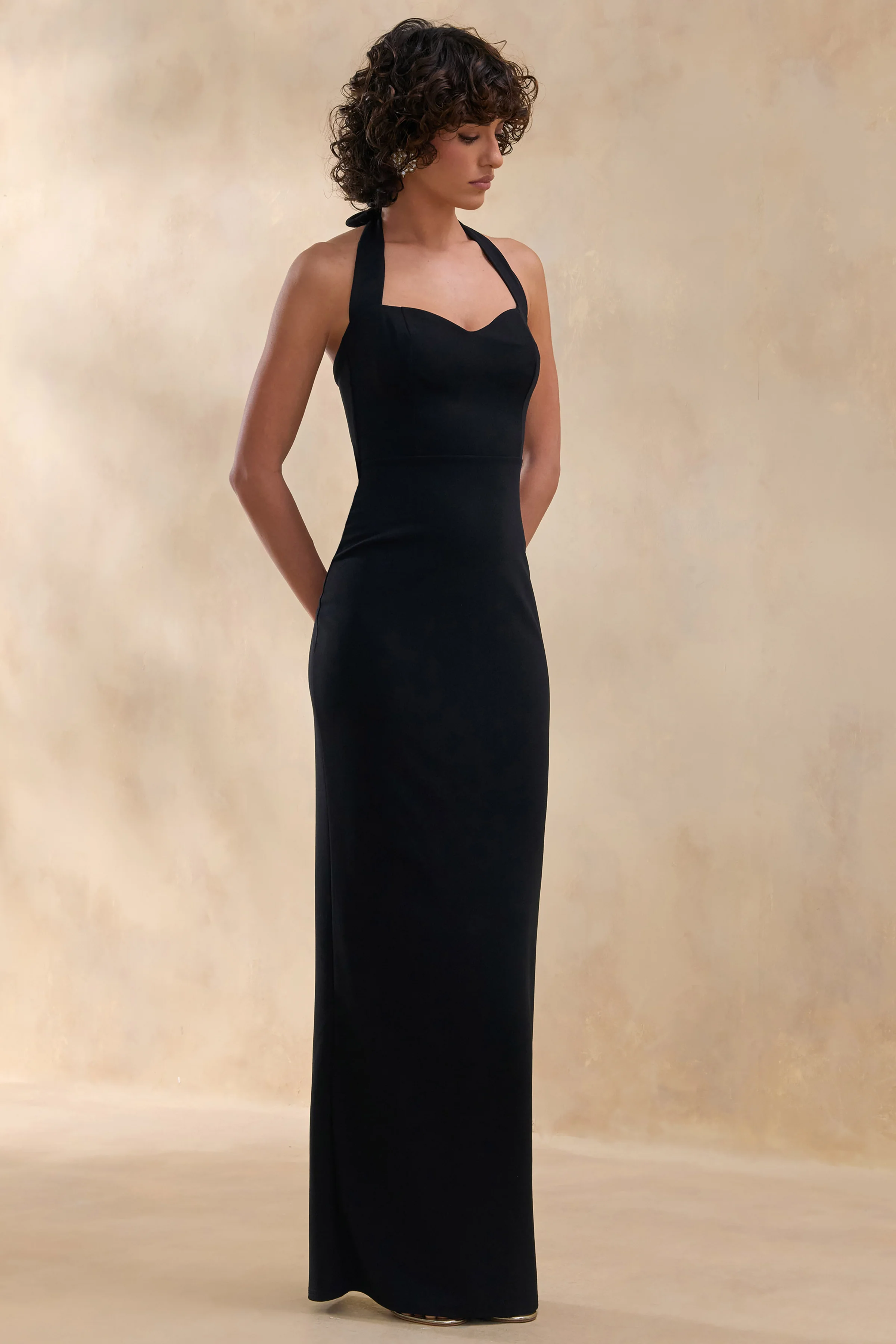 Robyn | Robe Longue Noire À Décolleté Cœur - Image 4