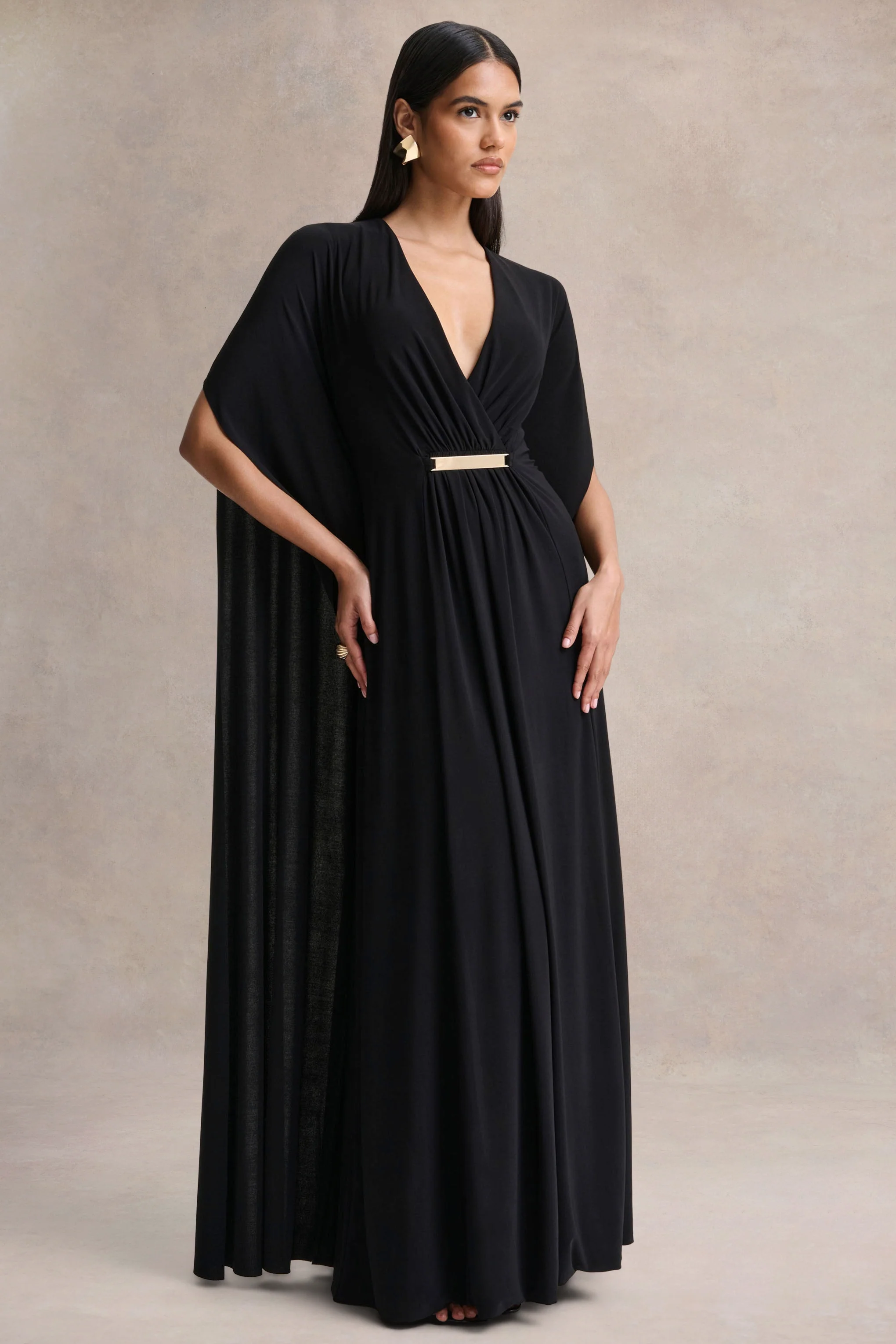 Romilly | Robe longue noire à décolleté plongeant avec détails froncés - Image 5