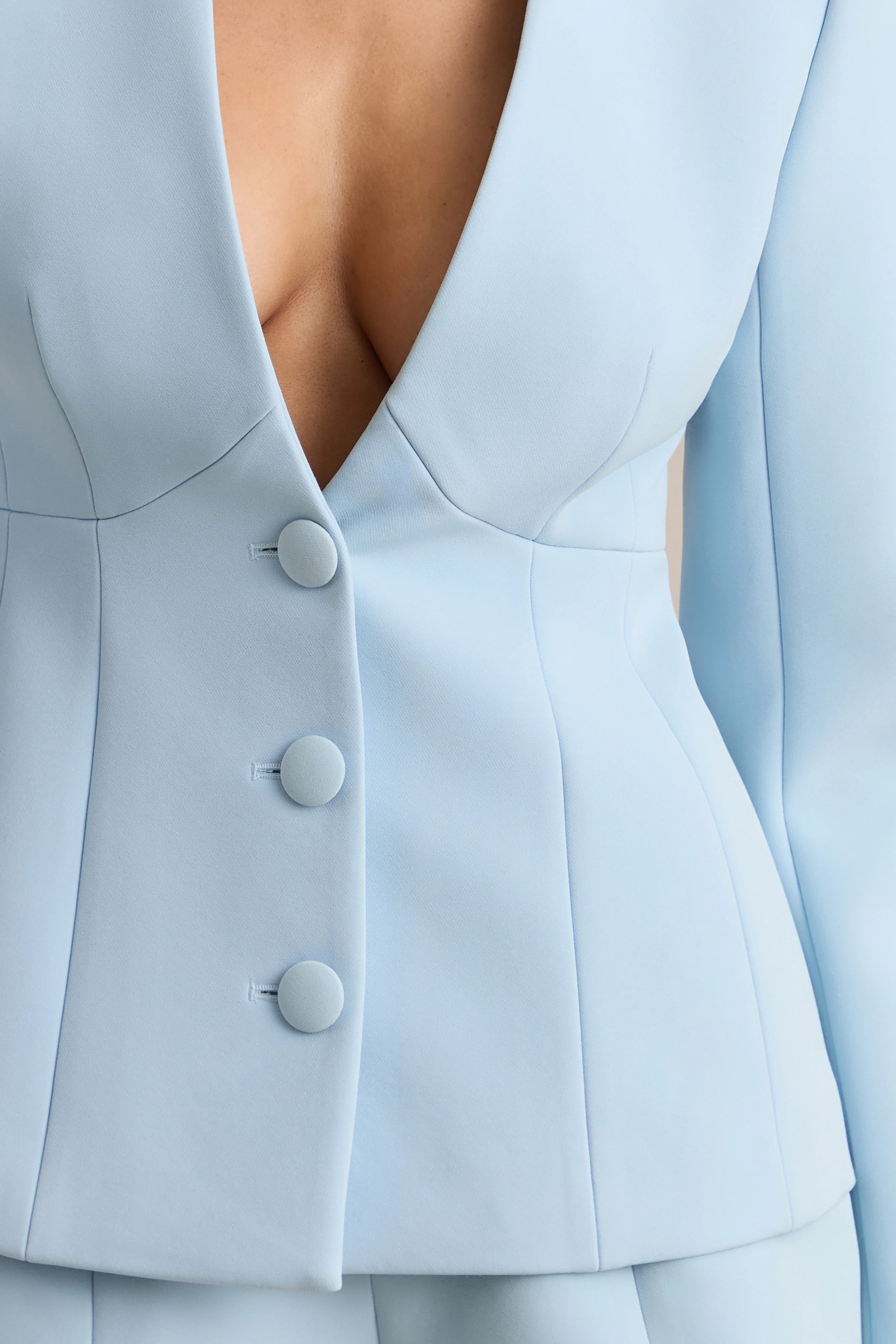 Rosalina | Blazer bleu clair à décolleté plongeant avec coupe tailleur - Image 4