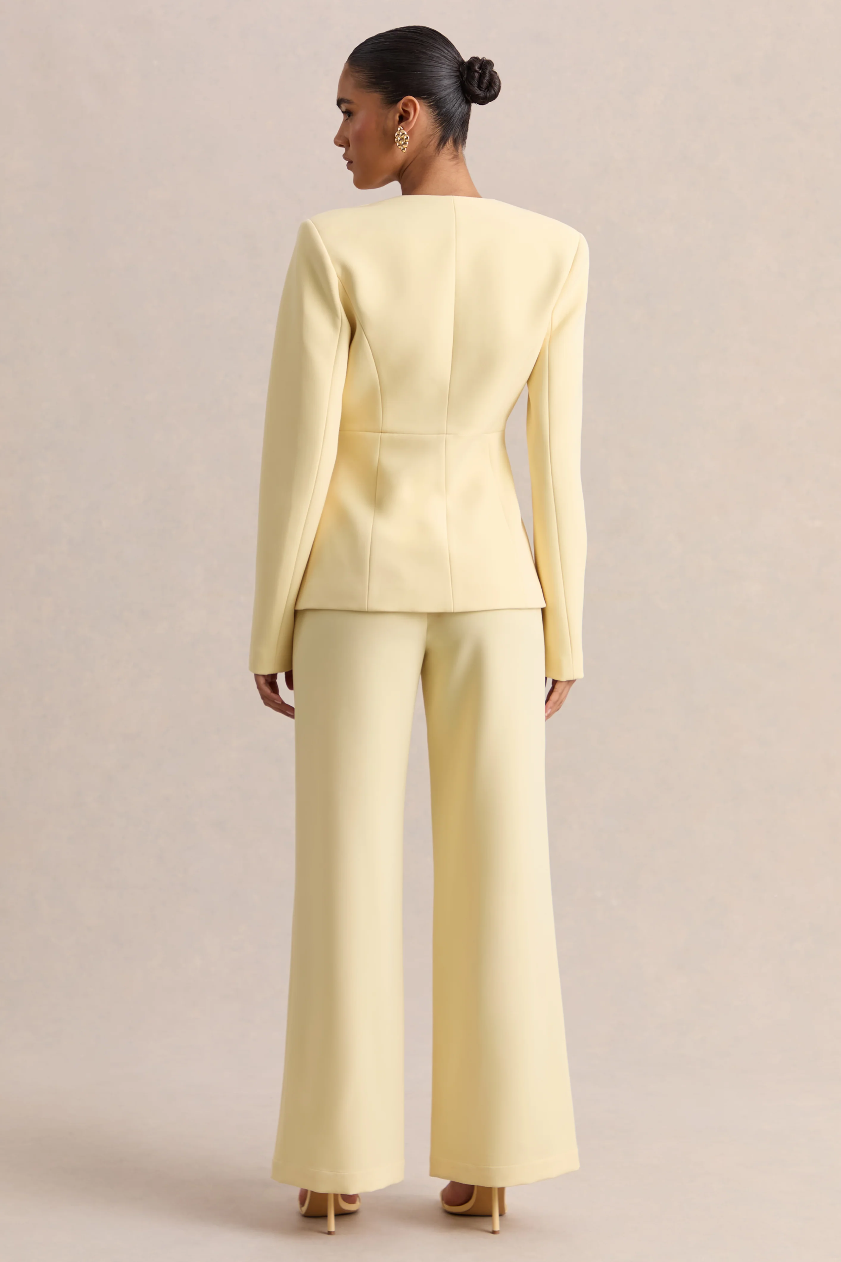 Rosalina | Blazer tailleur citron à décolleté plongeant extrême - Image 3