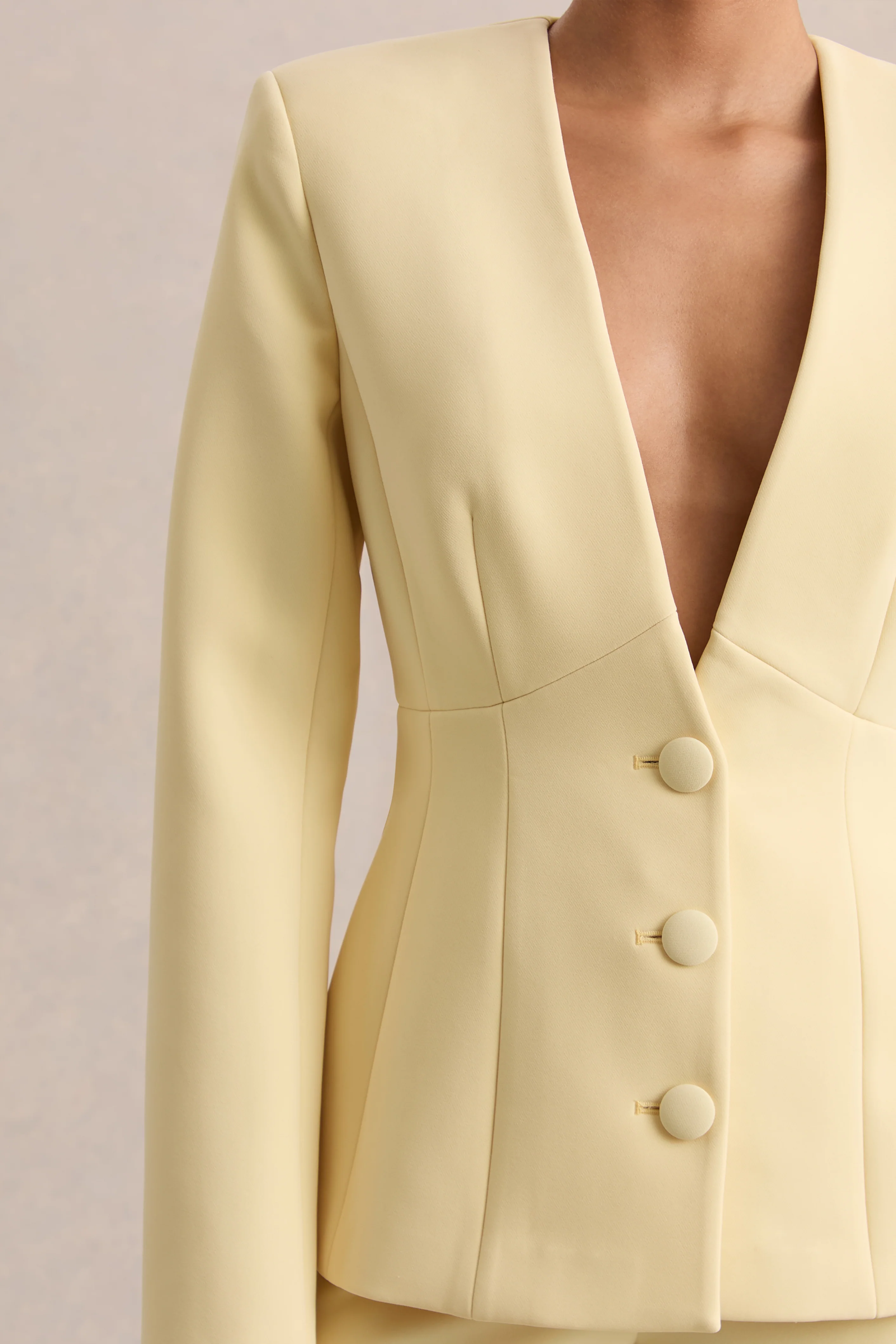 Rosalina | Blazer tailleur citron à décolleté plongeant extrême - Image 6