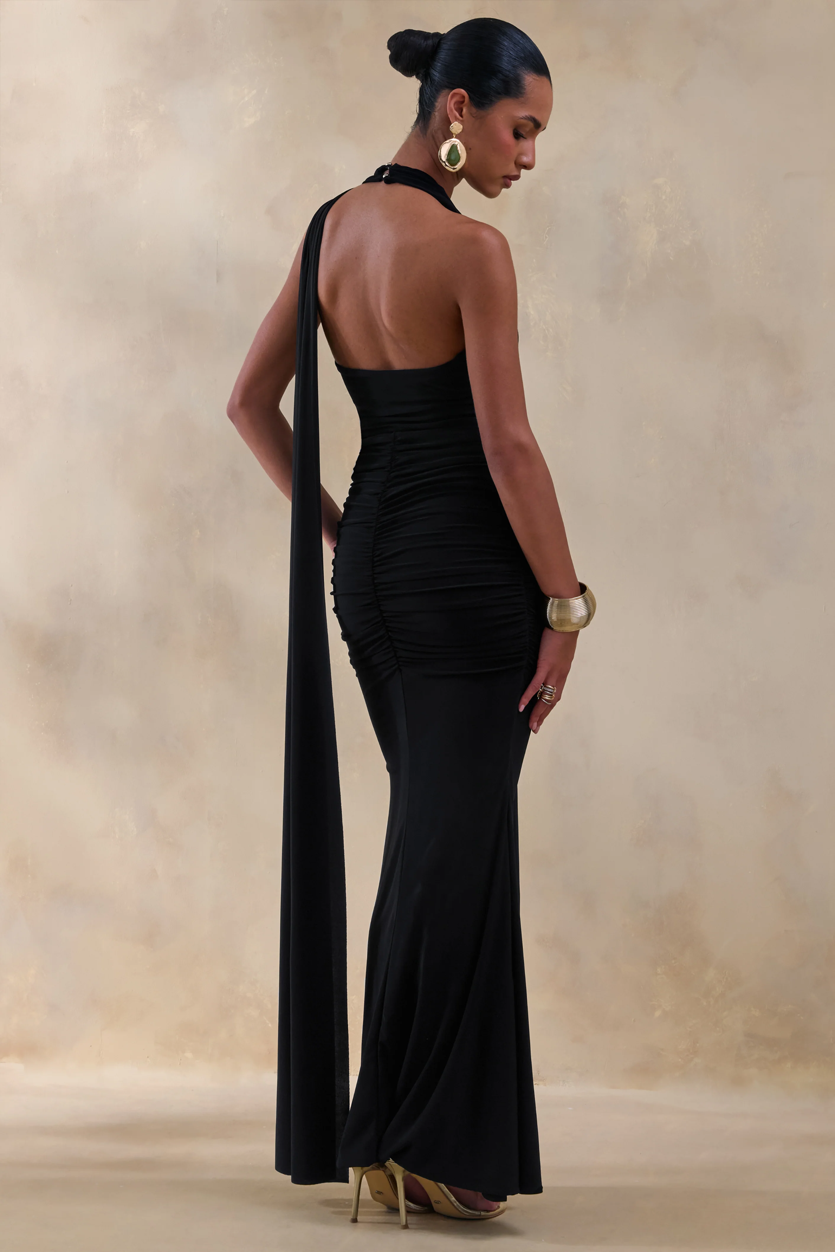 Roselani | Robe longue noire à encolure dos nu avec dos nu - Image 2