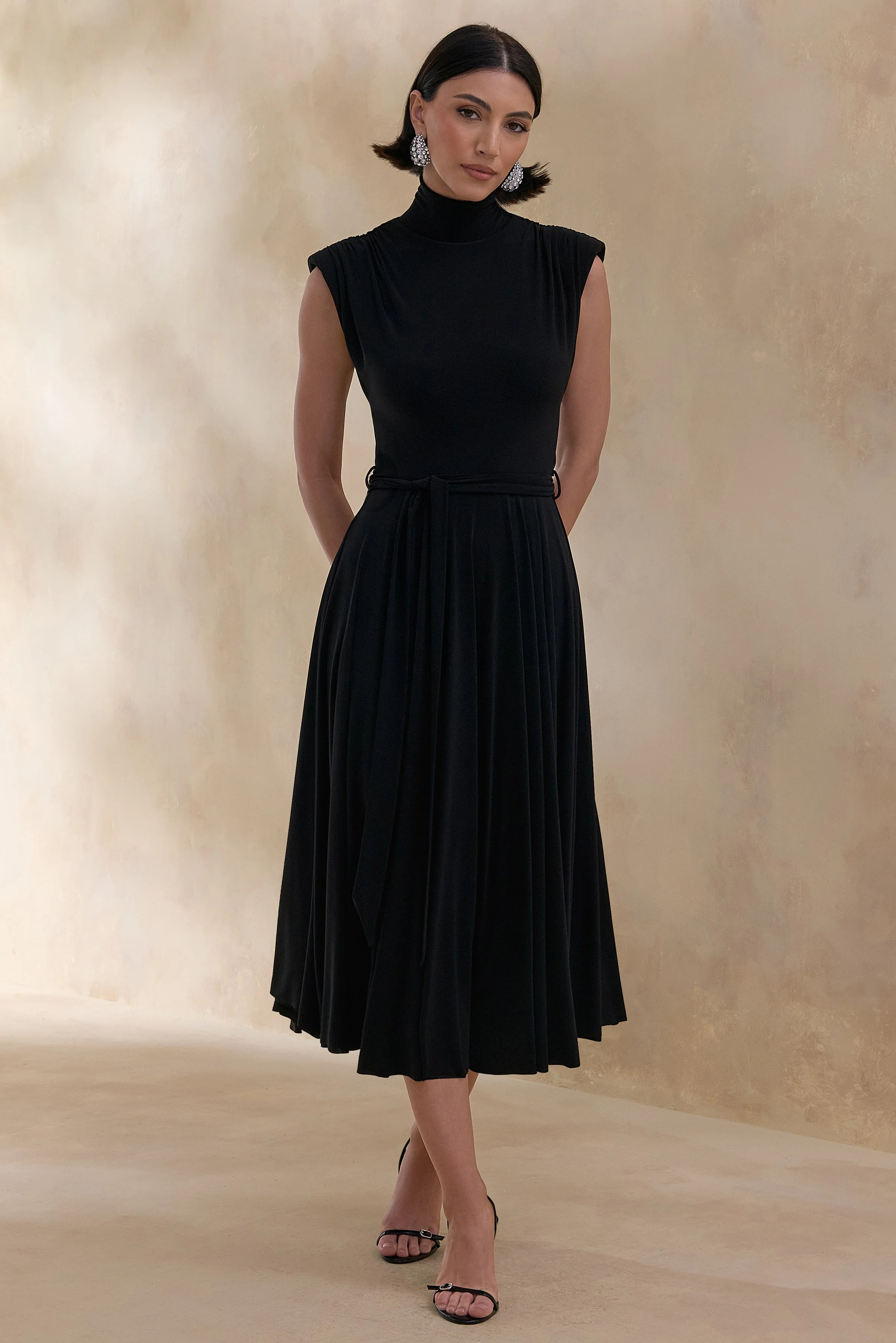 Roselena | Robe mi-longue noire à encolure haute - Image 5