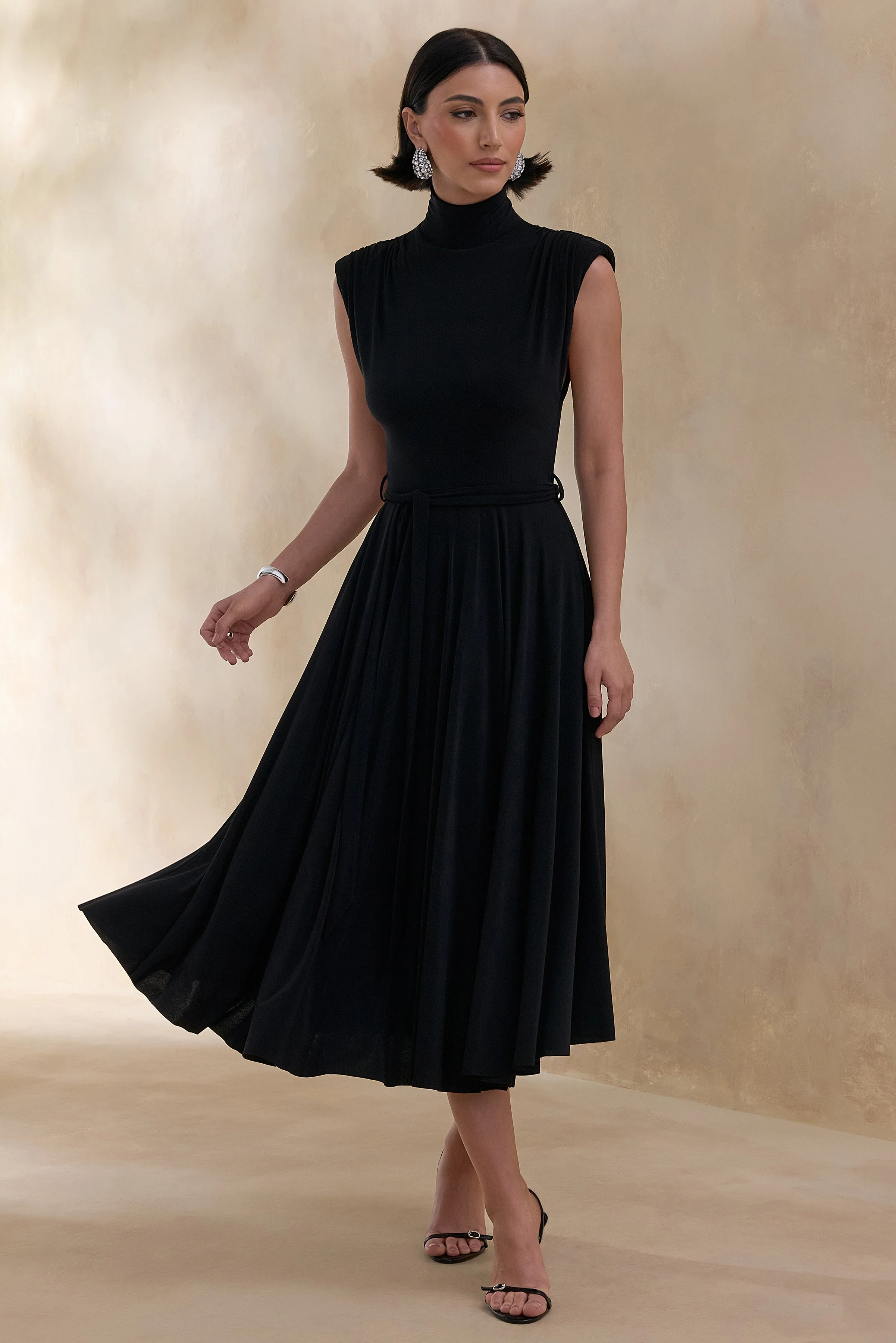 Roselena | Robe mi-longue noire à encolure haute - Image 6