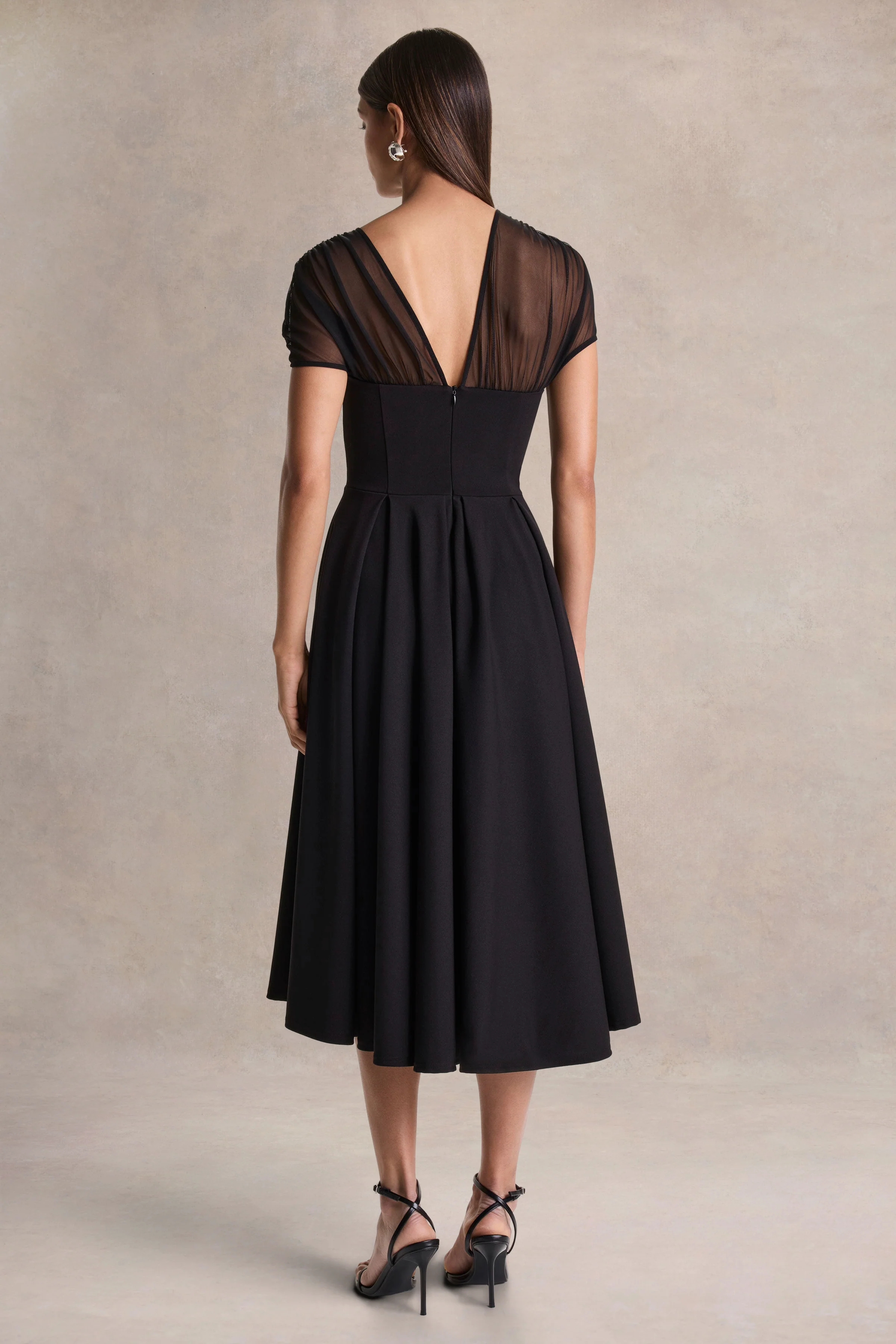 Rosette | Robe mi-longue noire à encolure asymétrique - Image 2