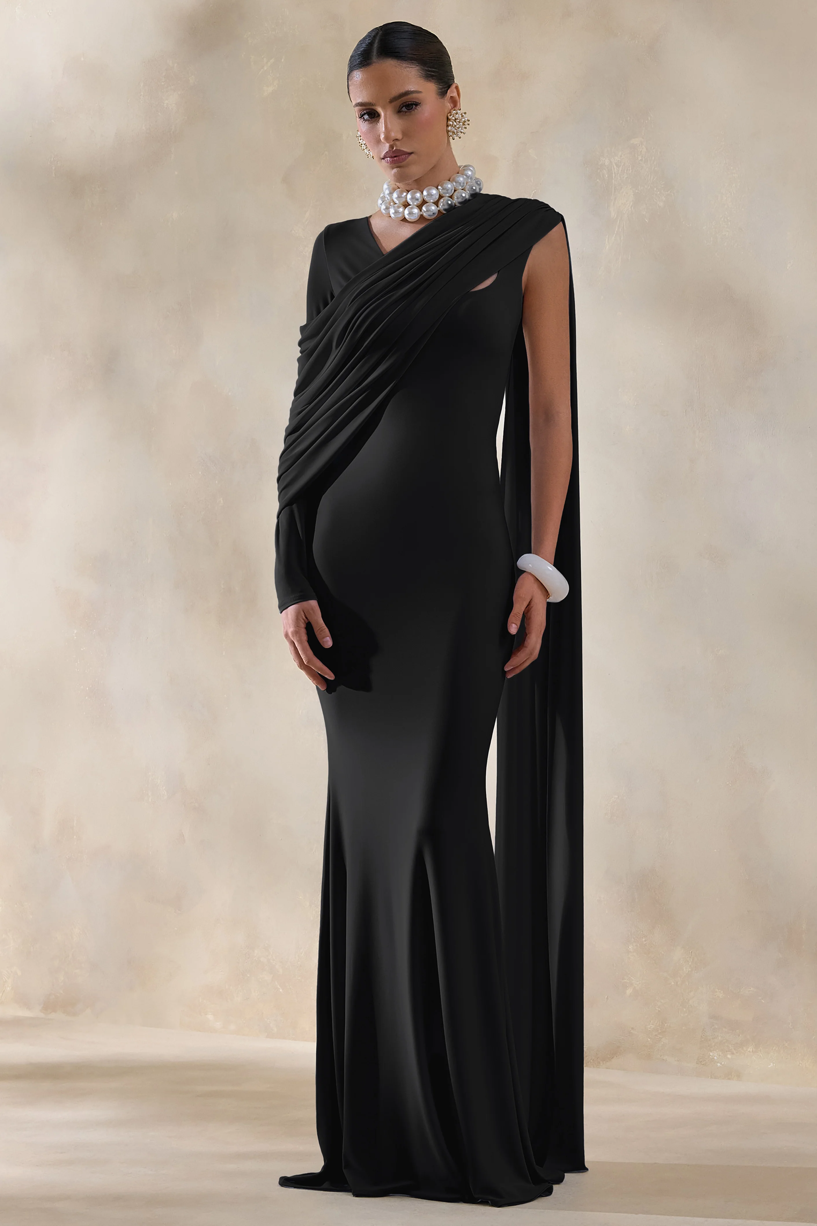 Rubelle | Robe longue noire à encolure asymétrique avec détails drapés