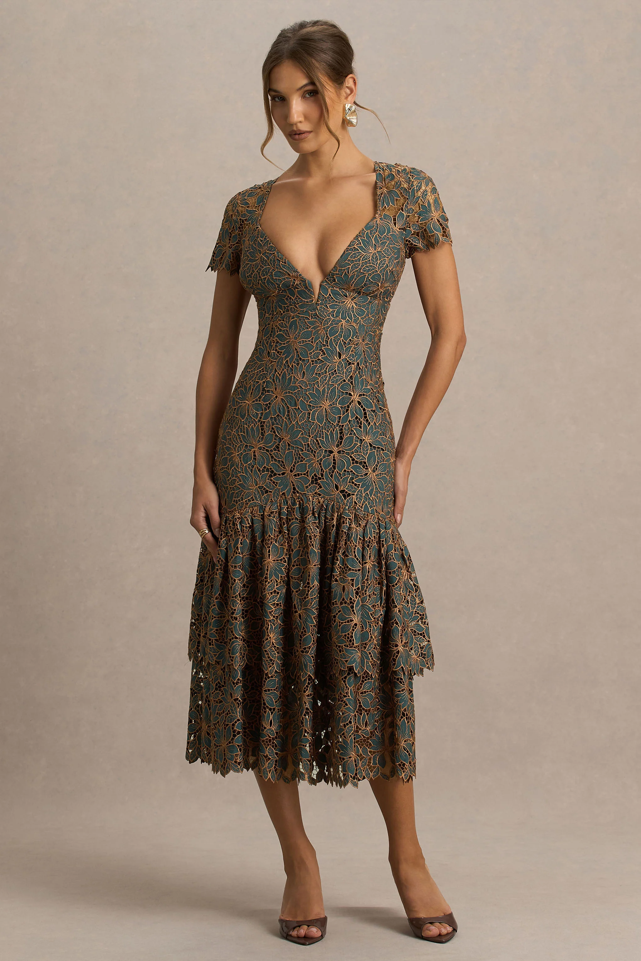 Sabrina | Robe mi-longue vert foncé et rouille brodée à décolleté plongeant - Image 5