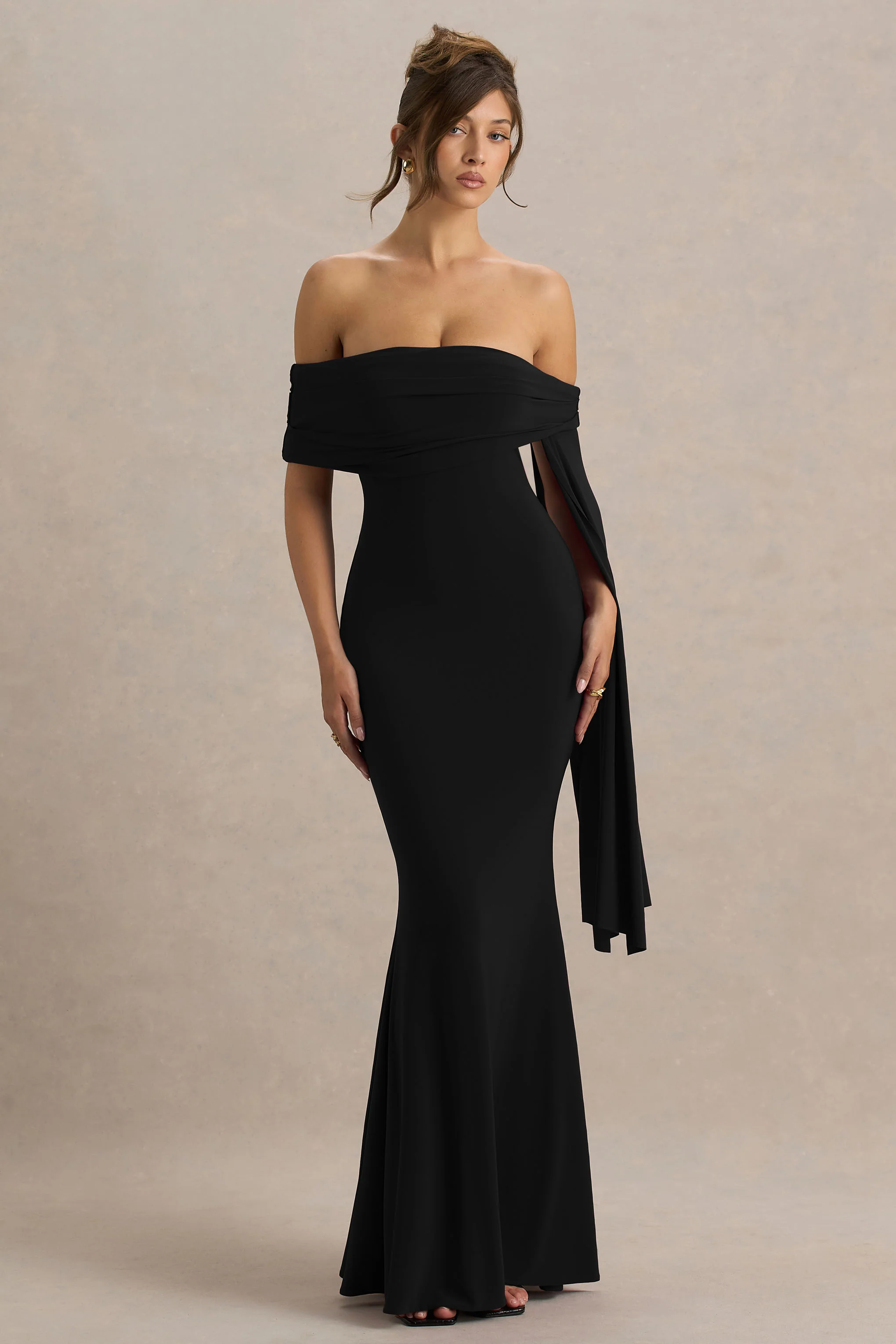 Saffina | Robe longue noire à décolleté bardot avec ceinture fluide