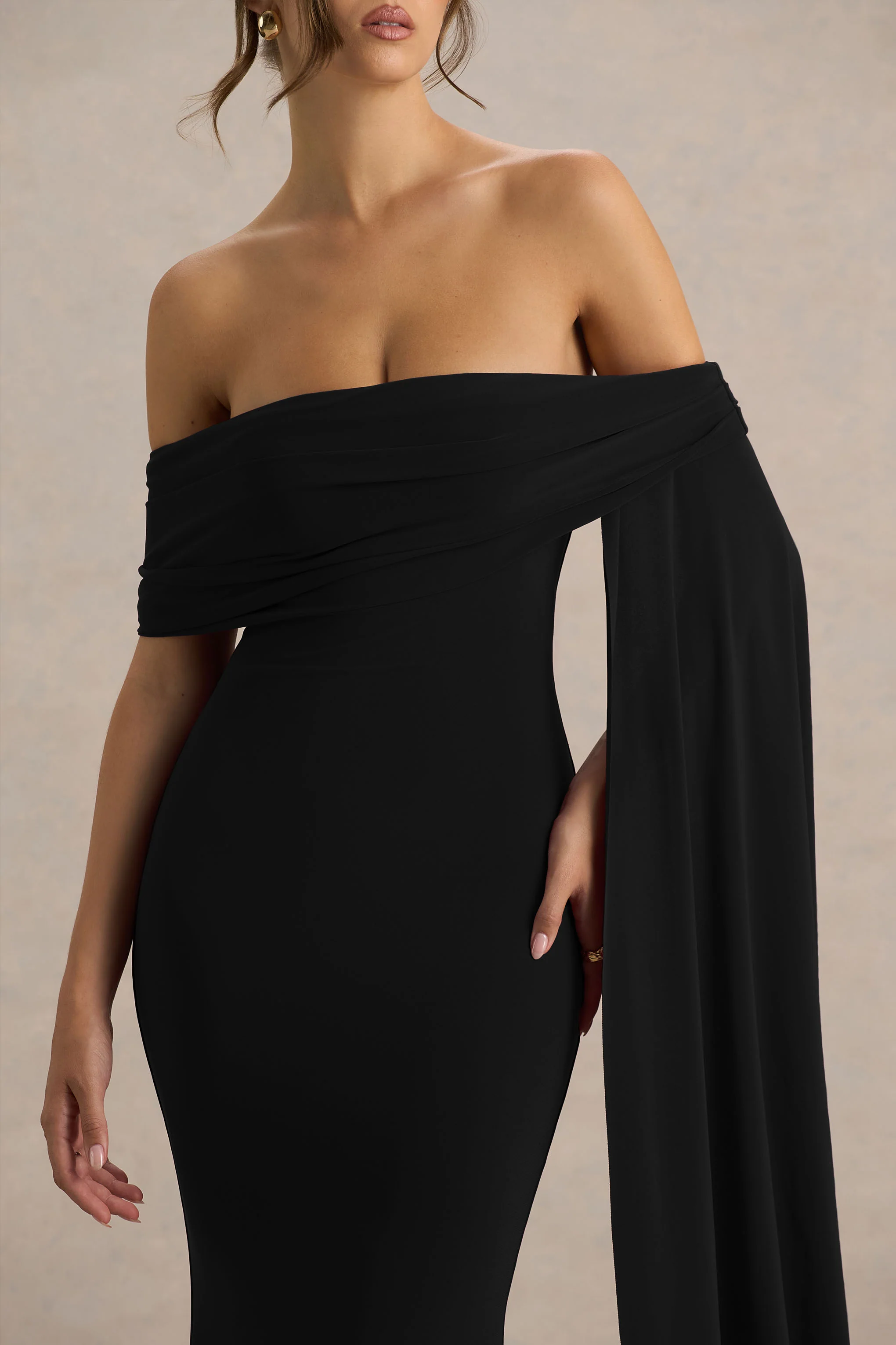 Saffina | Robe longue noire à décolleté bardot avec ceinture fluide - Image 3