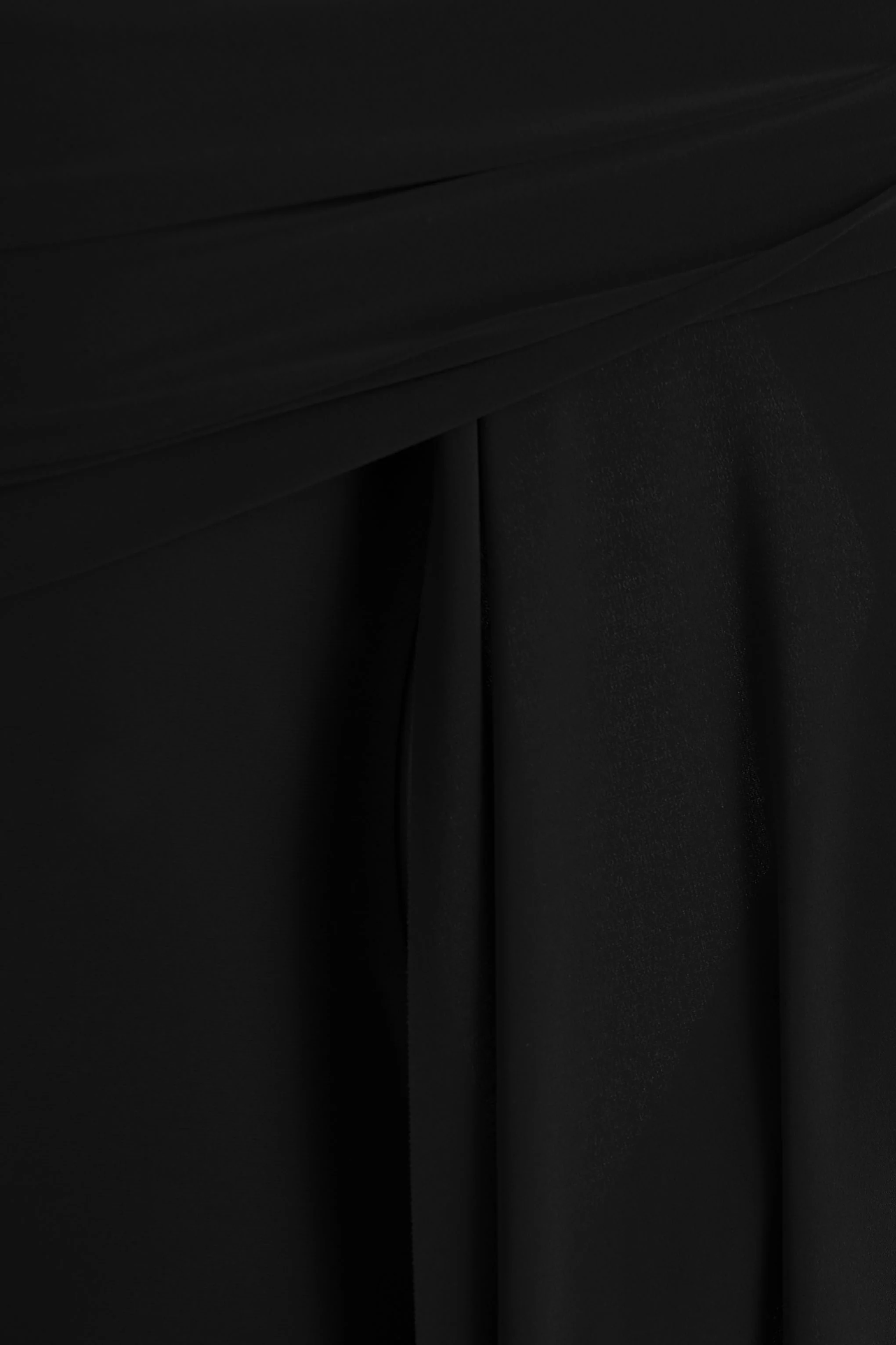 Saffina | Robe longue noire à décolleté bardot avec ceinture fluide - Image 6