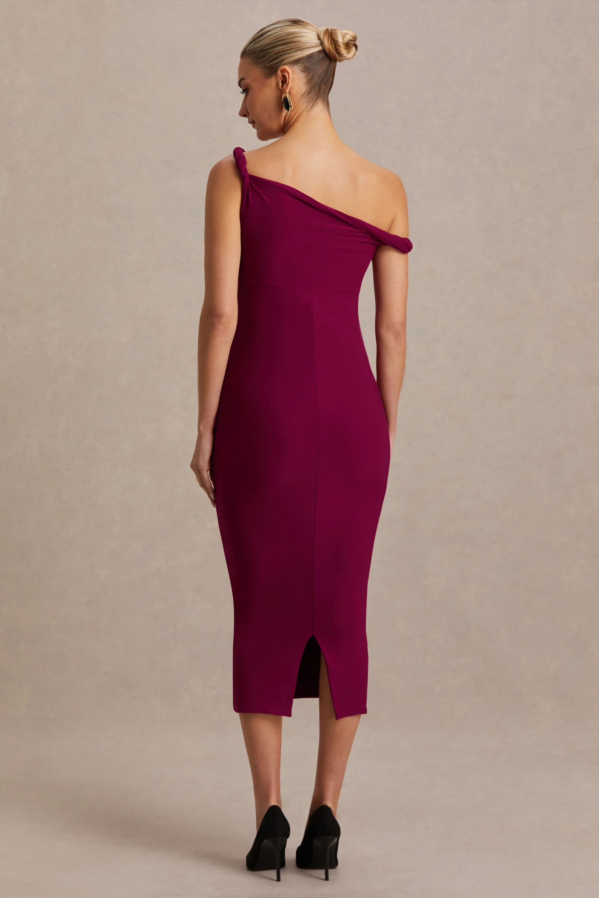 Salome | Robe de maternité mi-longue bordeaux à encolure asymétrique et détail torsadé - Image 2