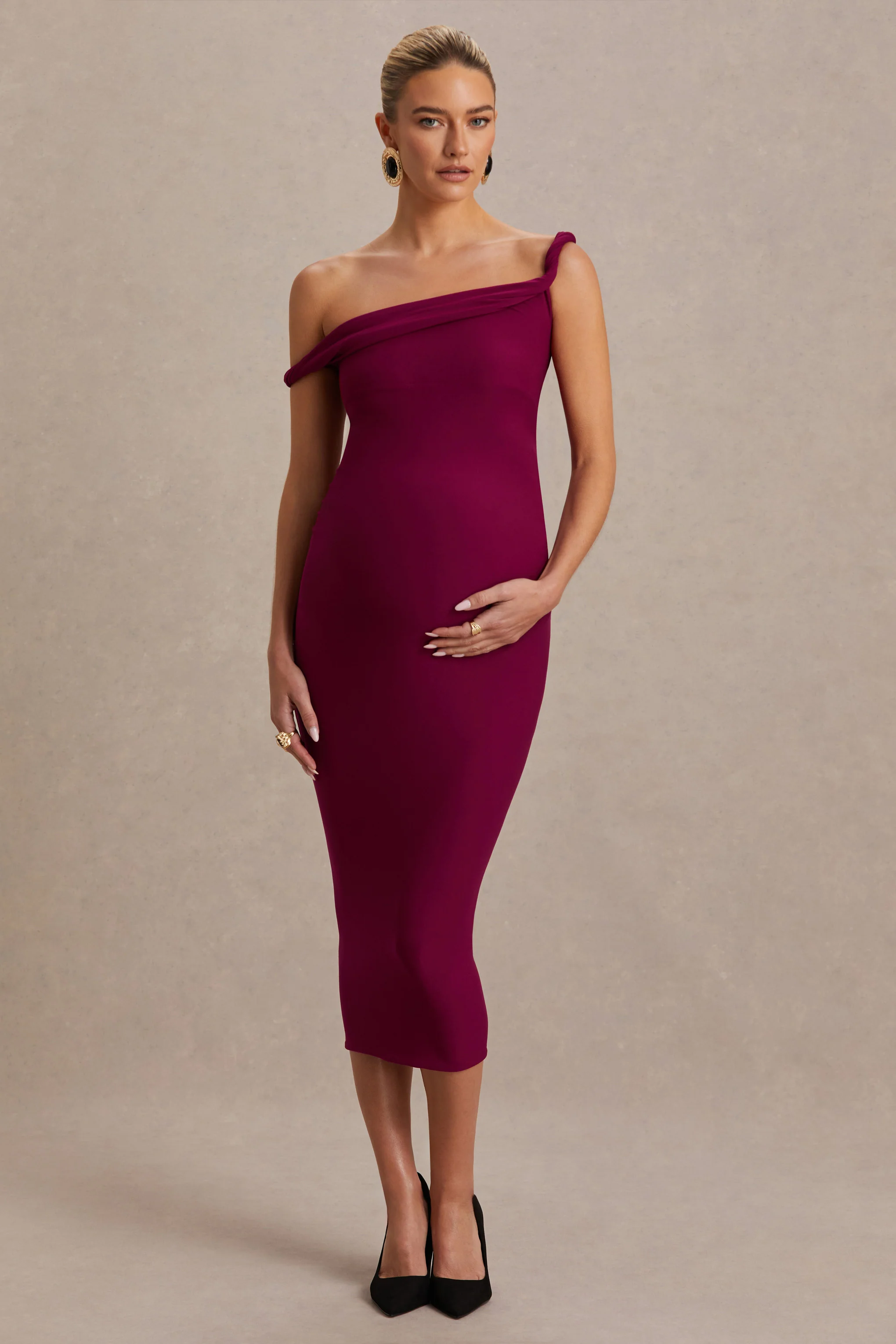 Salome | Robe de maternité mi-longue bordeaux à encolure asymétrique et détail torsadé - Image 4