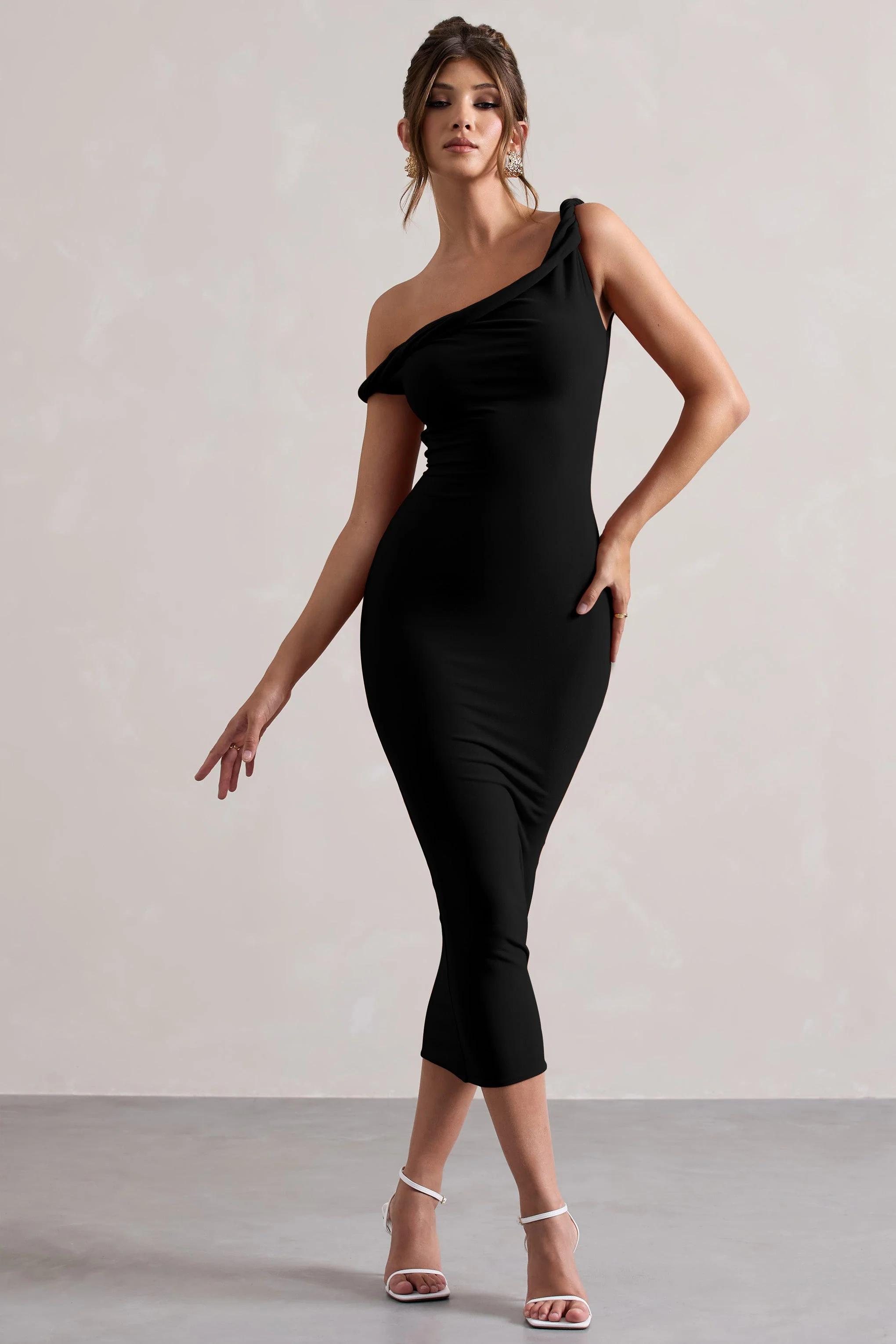 Salome | Robe mi-longue noire torsadée et asymétrique - Image 4