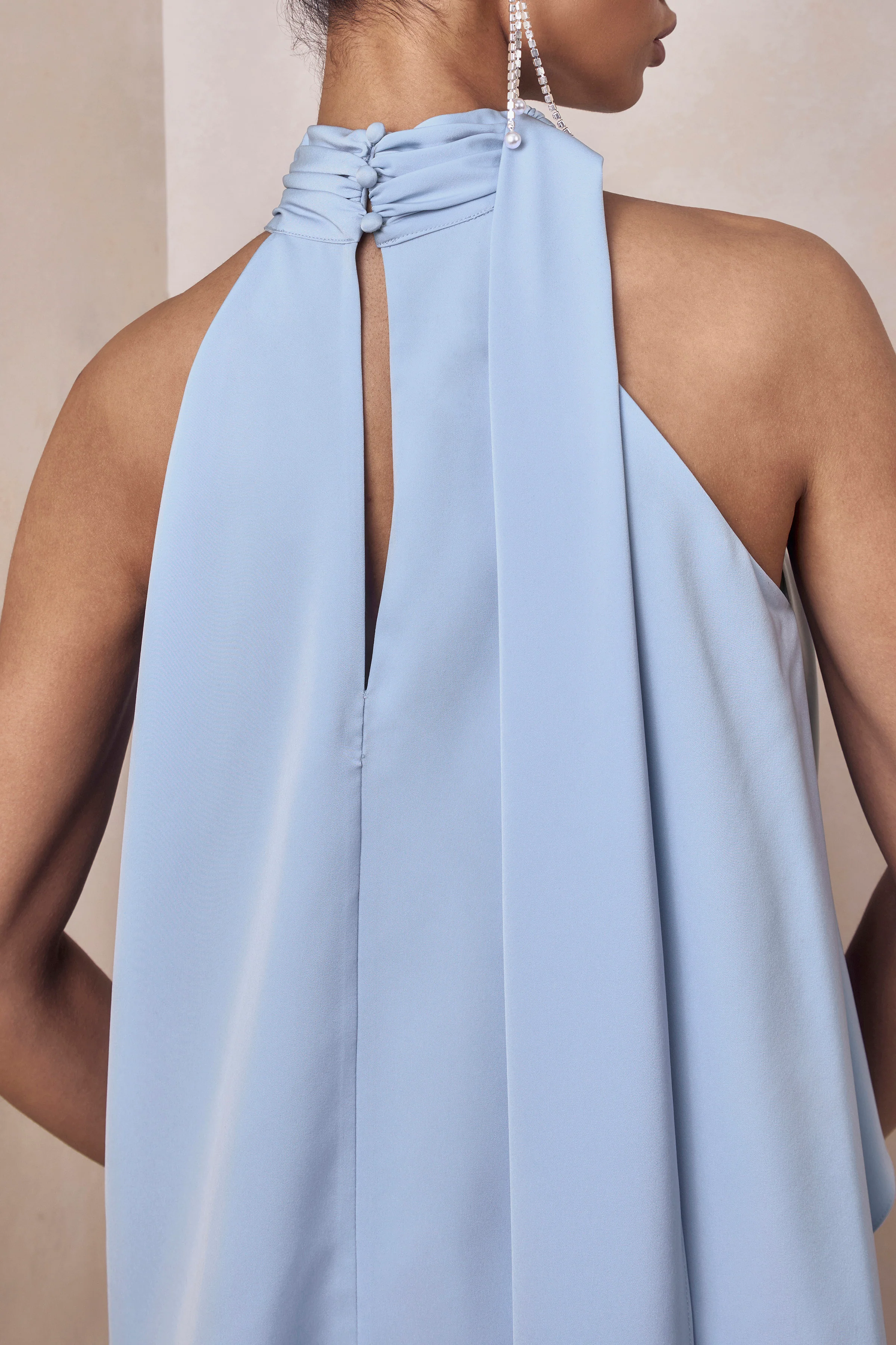 Sancelle | Top en satin bleu poudré à encolure licou - Image 4