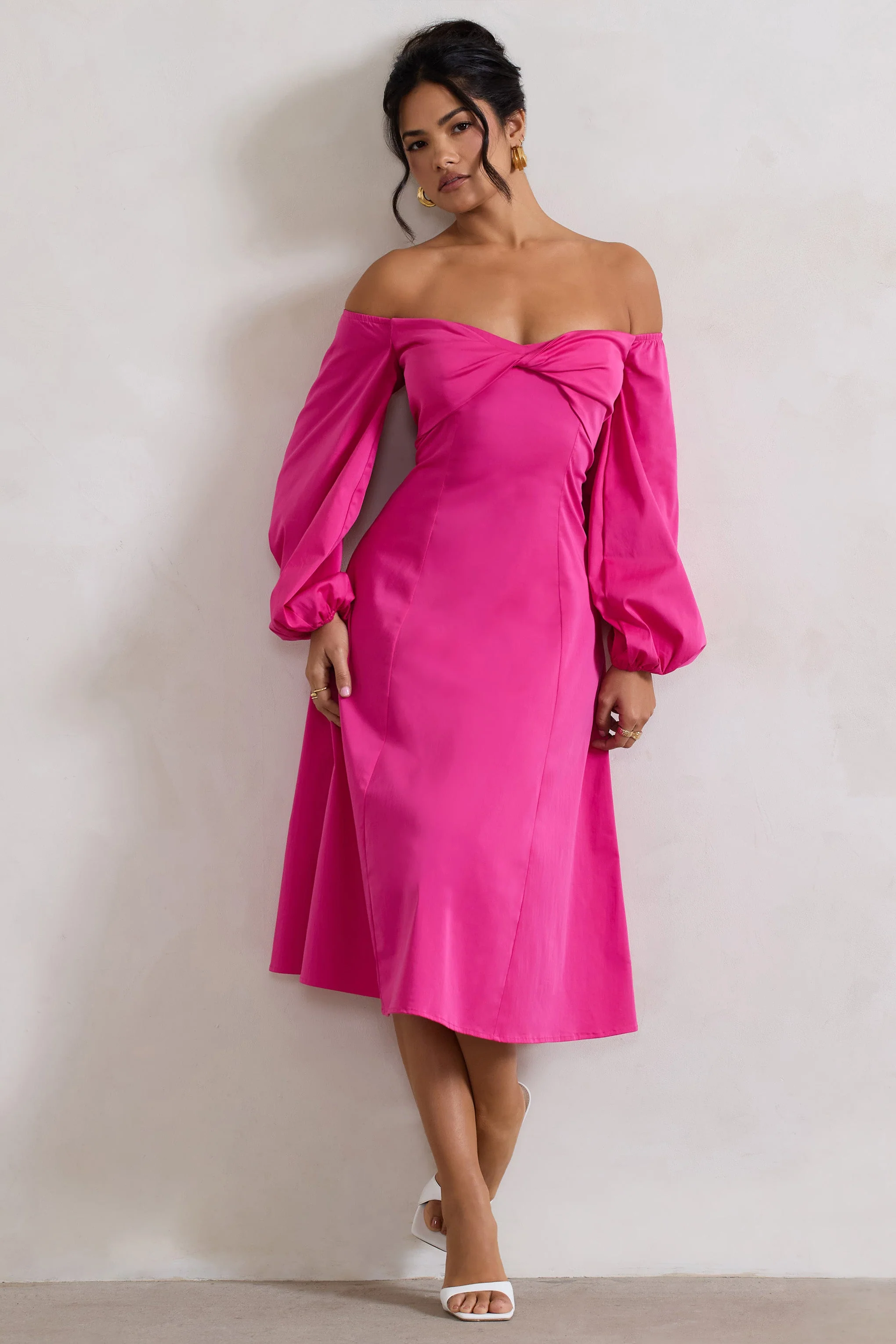 Santino | Robe mi-longue rose décolleté bardot torsadé et manches bouffantes