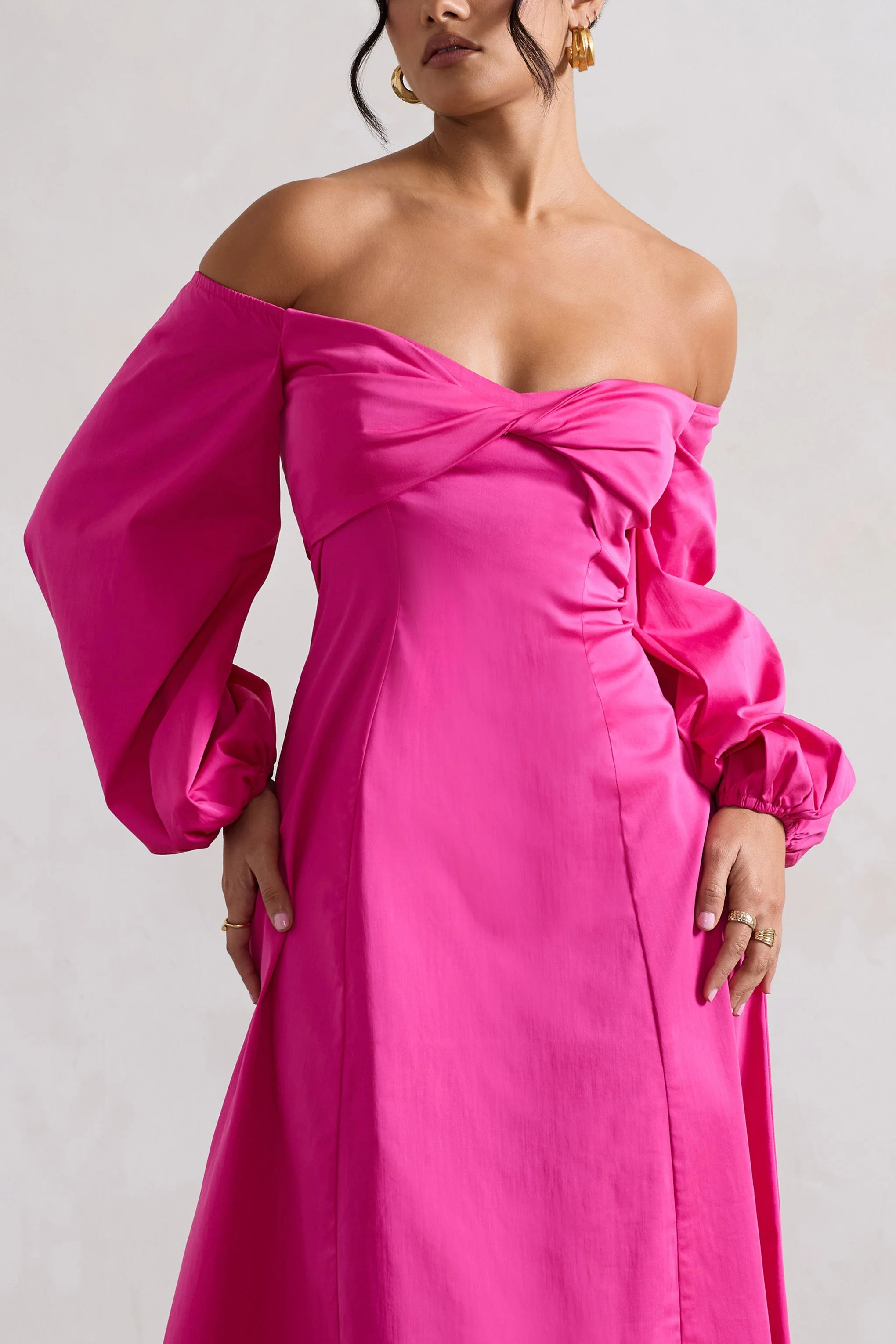 Santino | Robe mi-longue rose décolleté bardot torsadé et manches bouffantes - Image 3