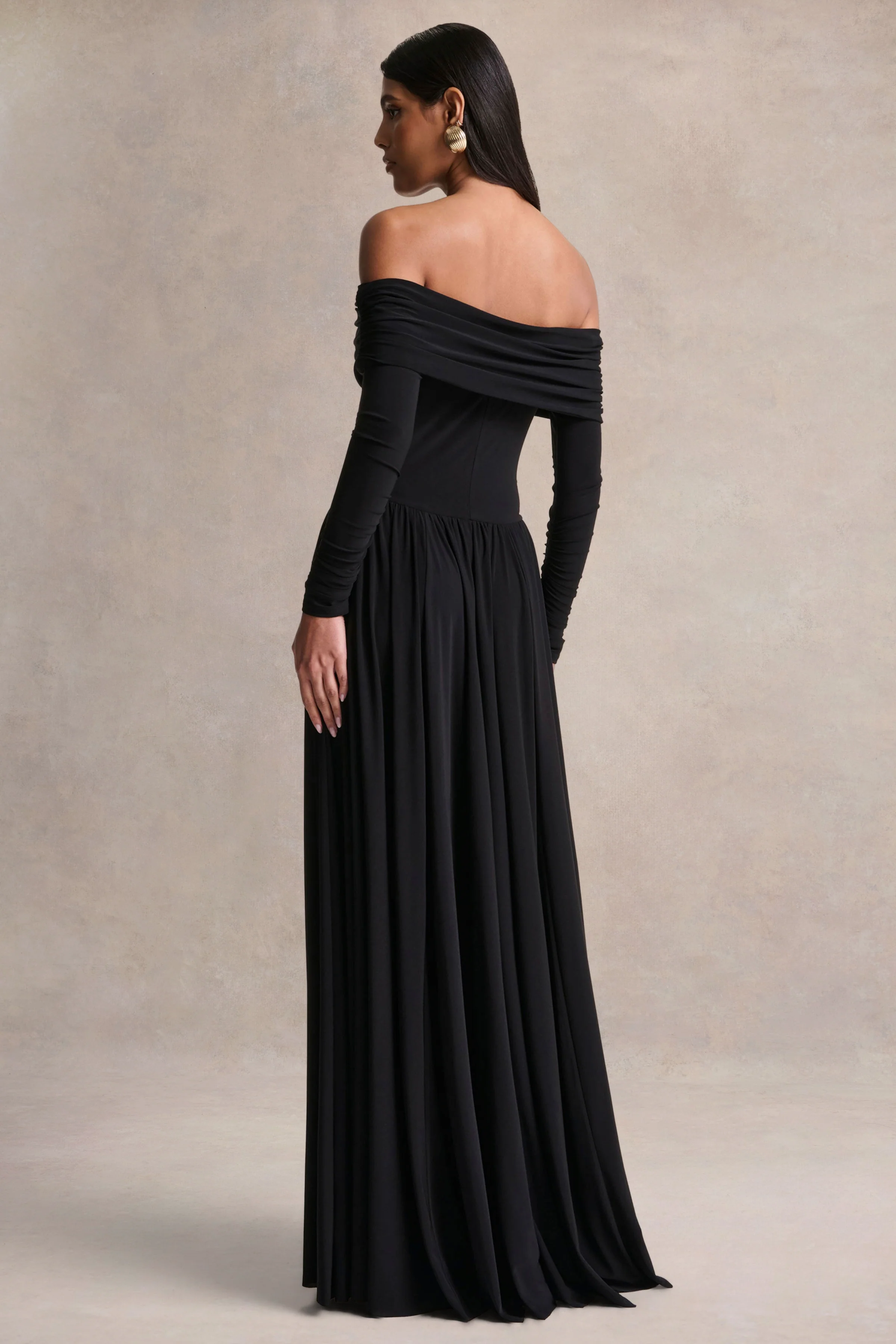 Saskia | Robe longue noire à encolure bardot - Image 2