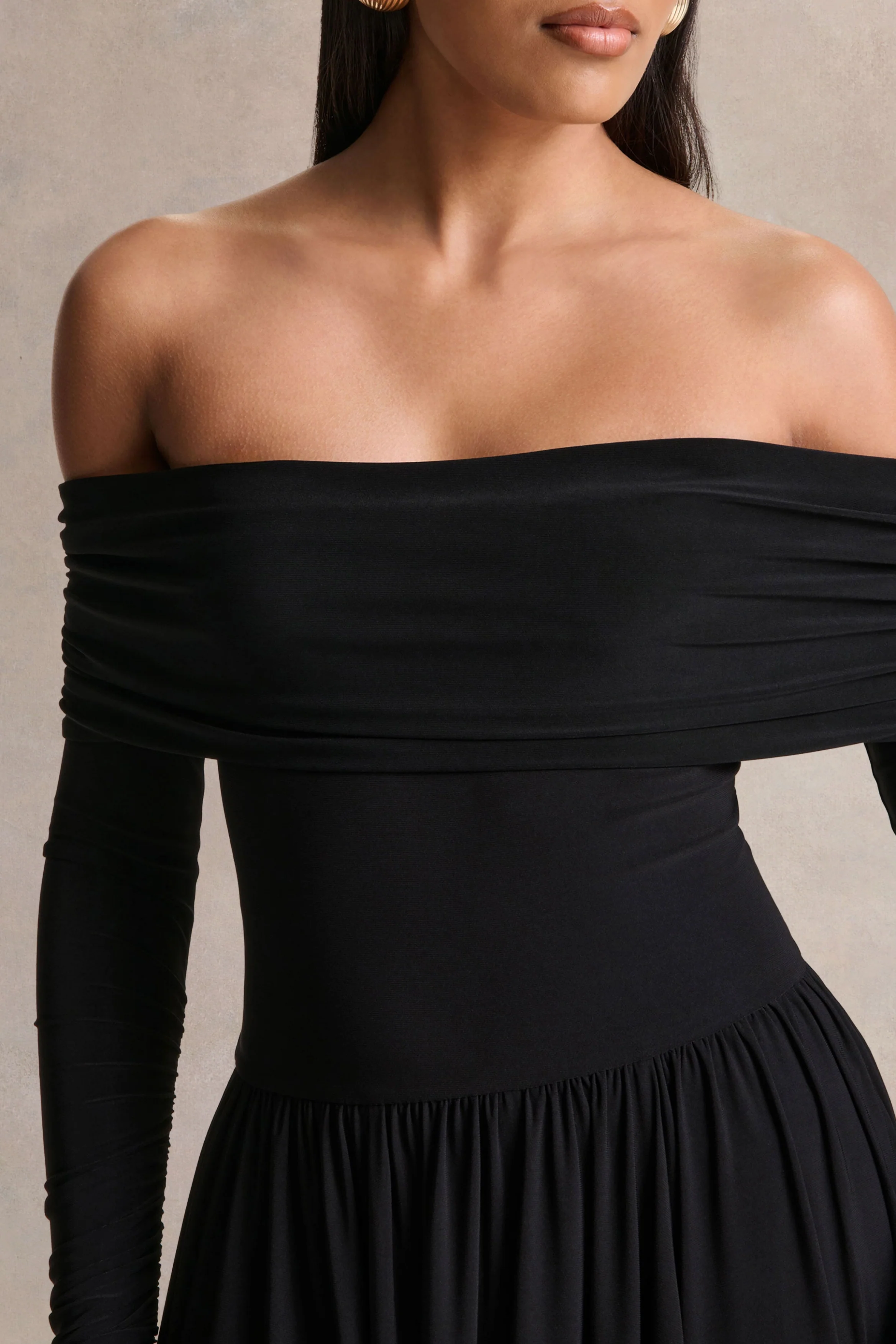 Saskia | Robe longue noire à encolure bardot - Image 5