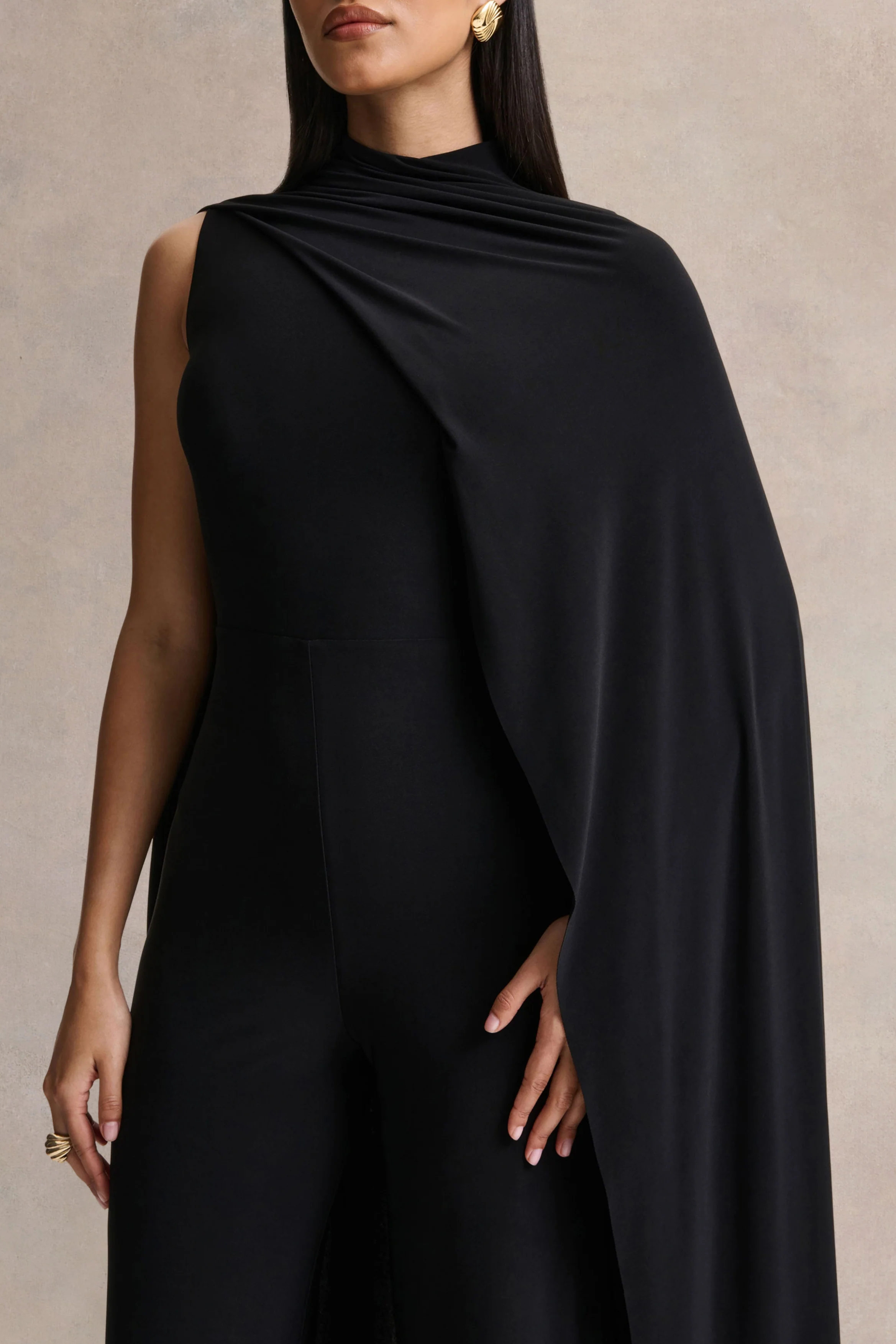 Seema | Combinaison noire à col montant avec cape - Image 3