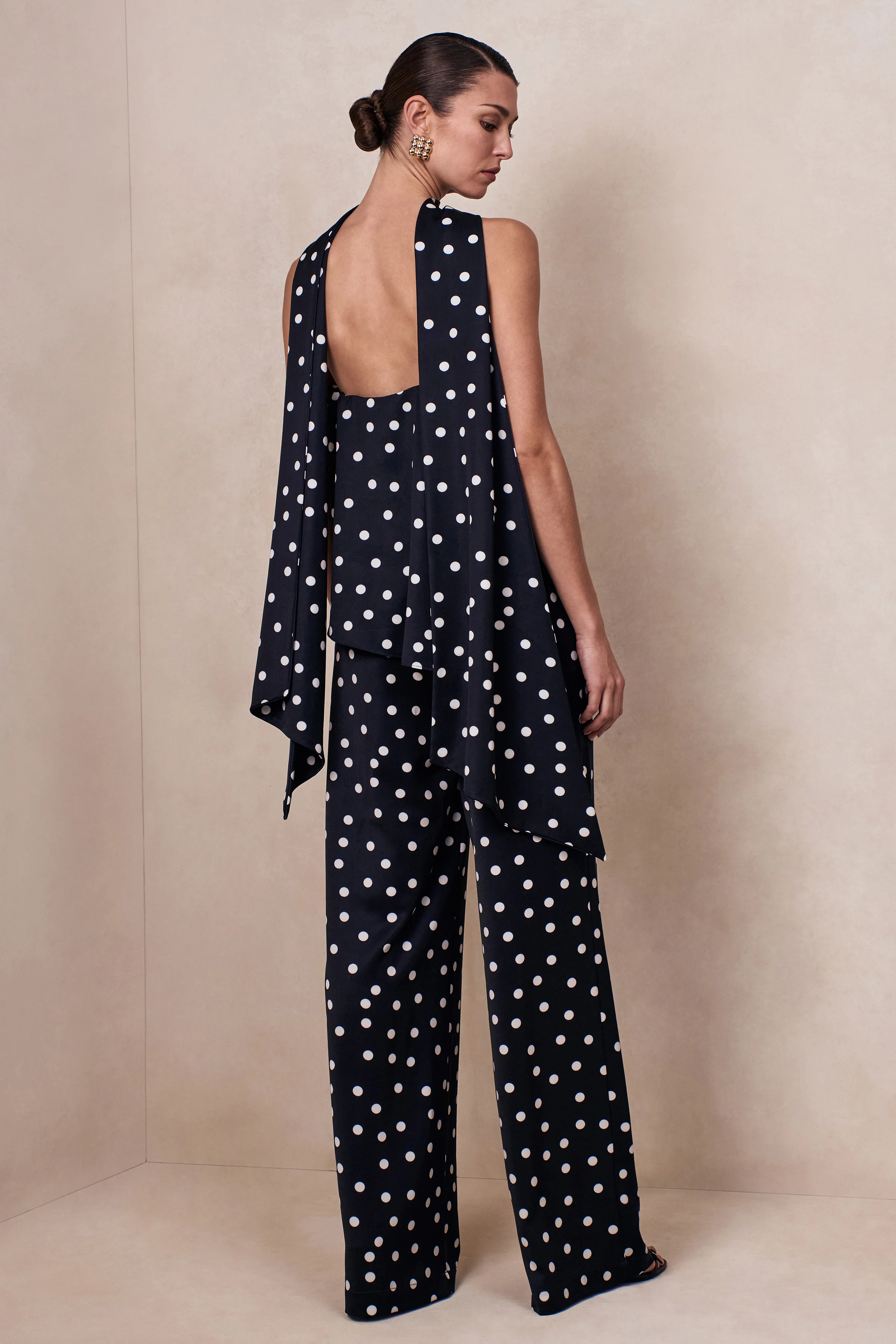 Seloria | Pantalon large en satin à pois noirs et blancs - Image 2